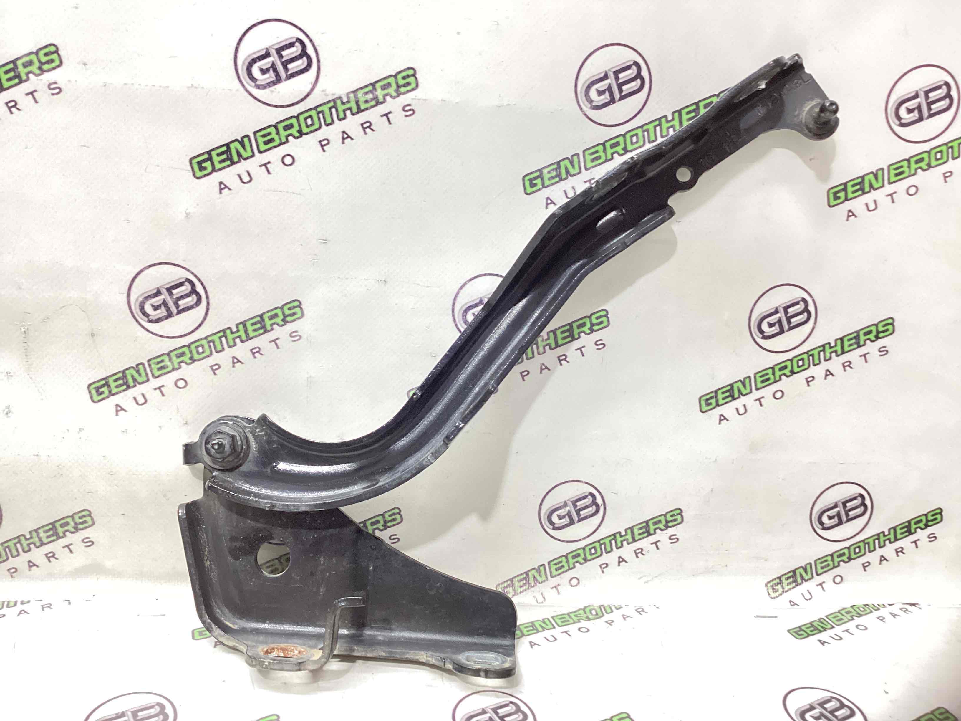 Петля капота, кронштейн капота