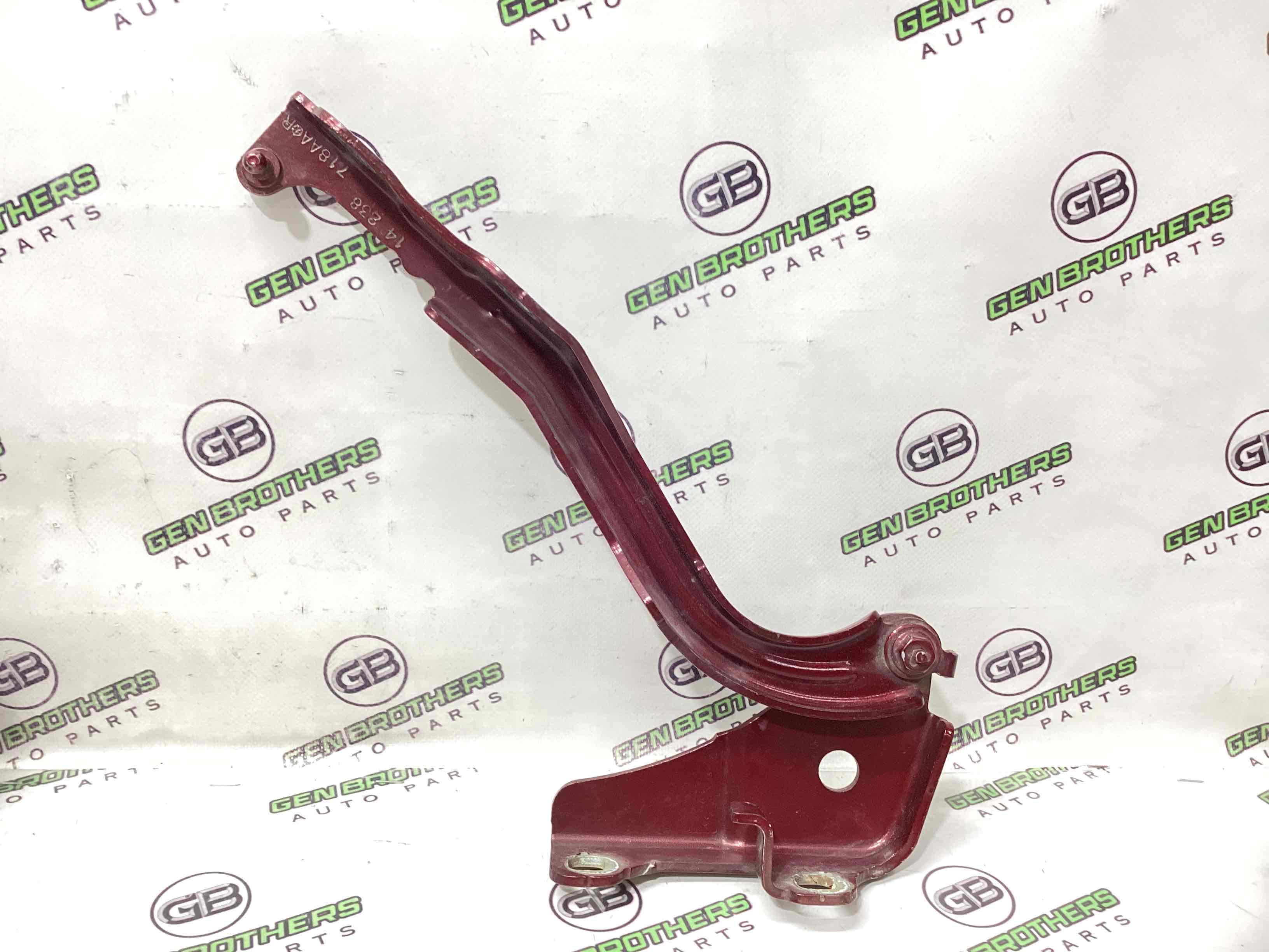 Петля капота, кронштейн капота