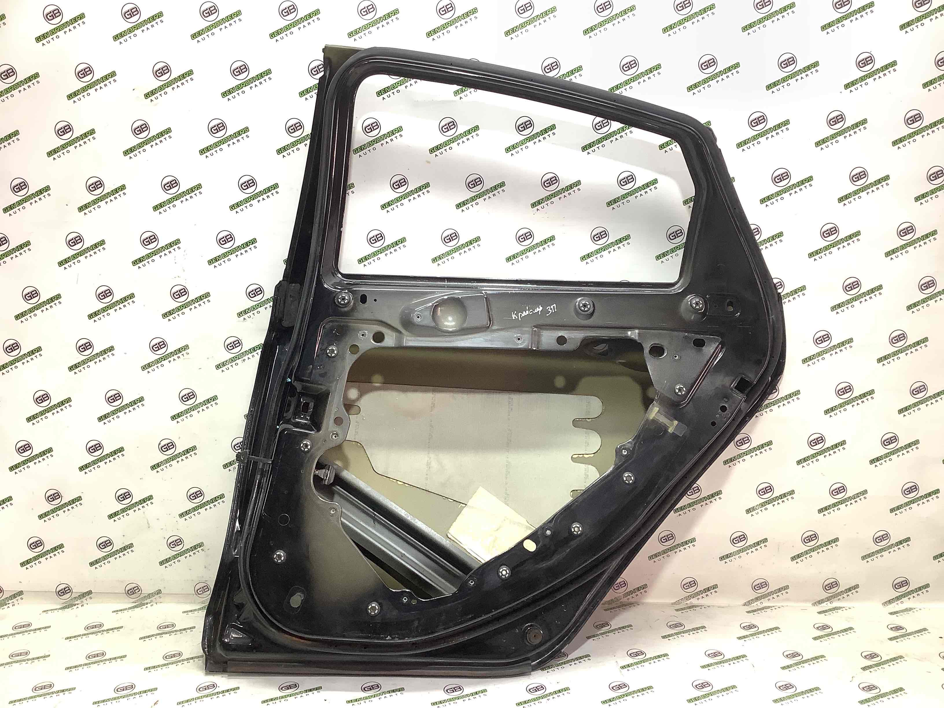 Двері задні права