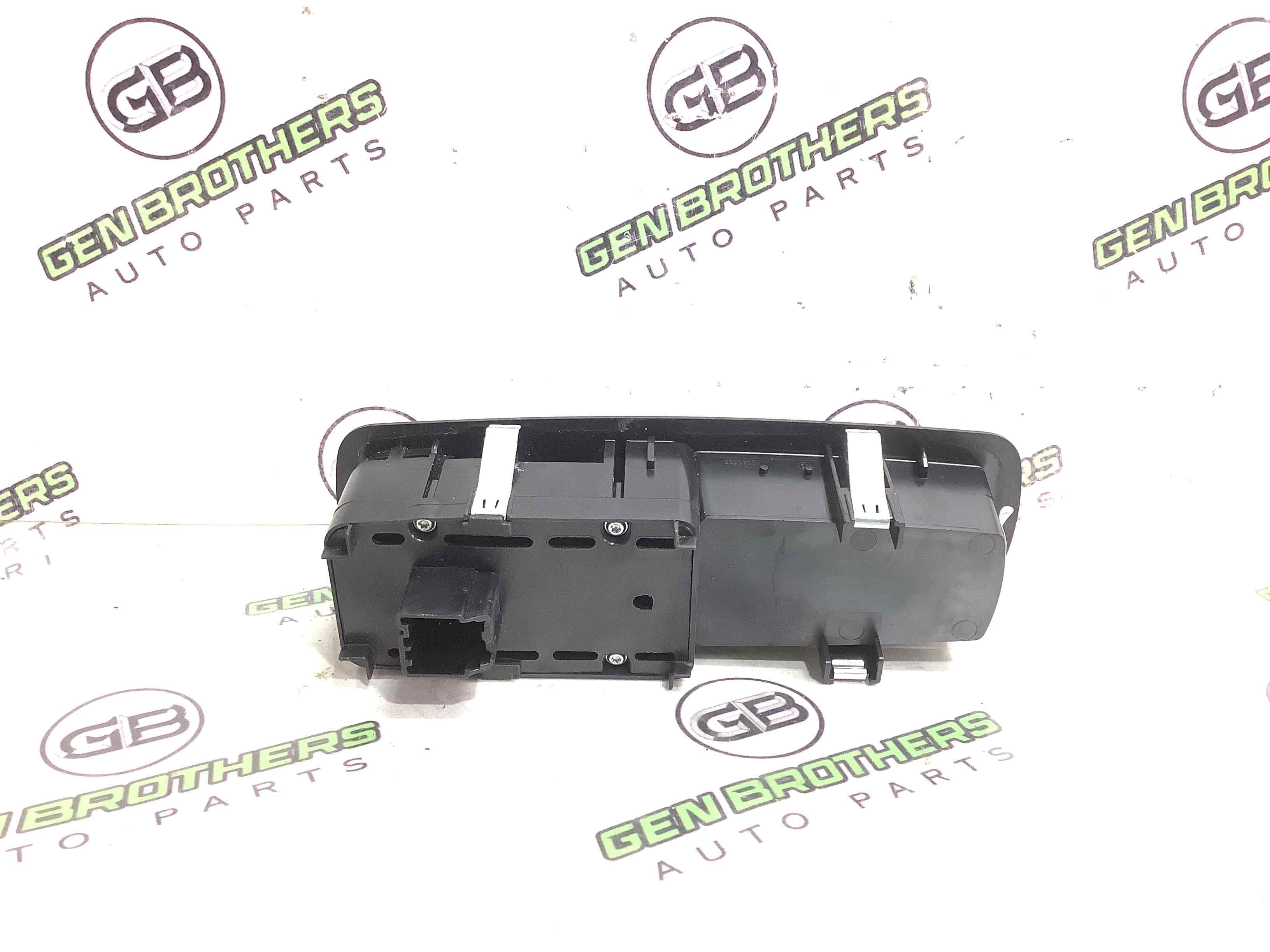 Кнопки керування склопідйомниками