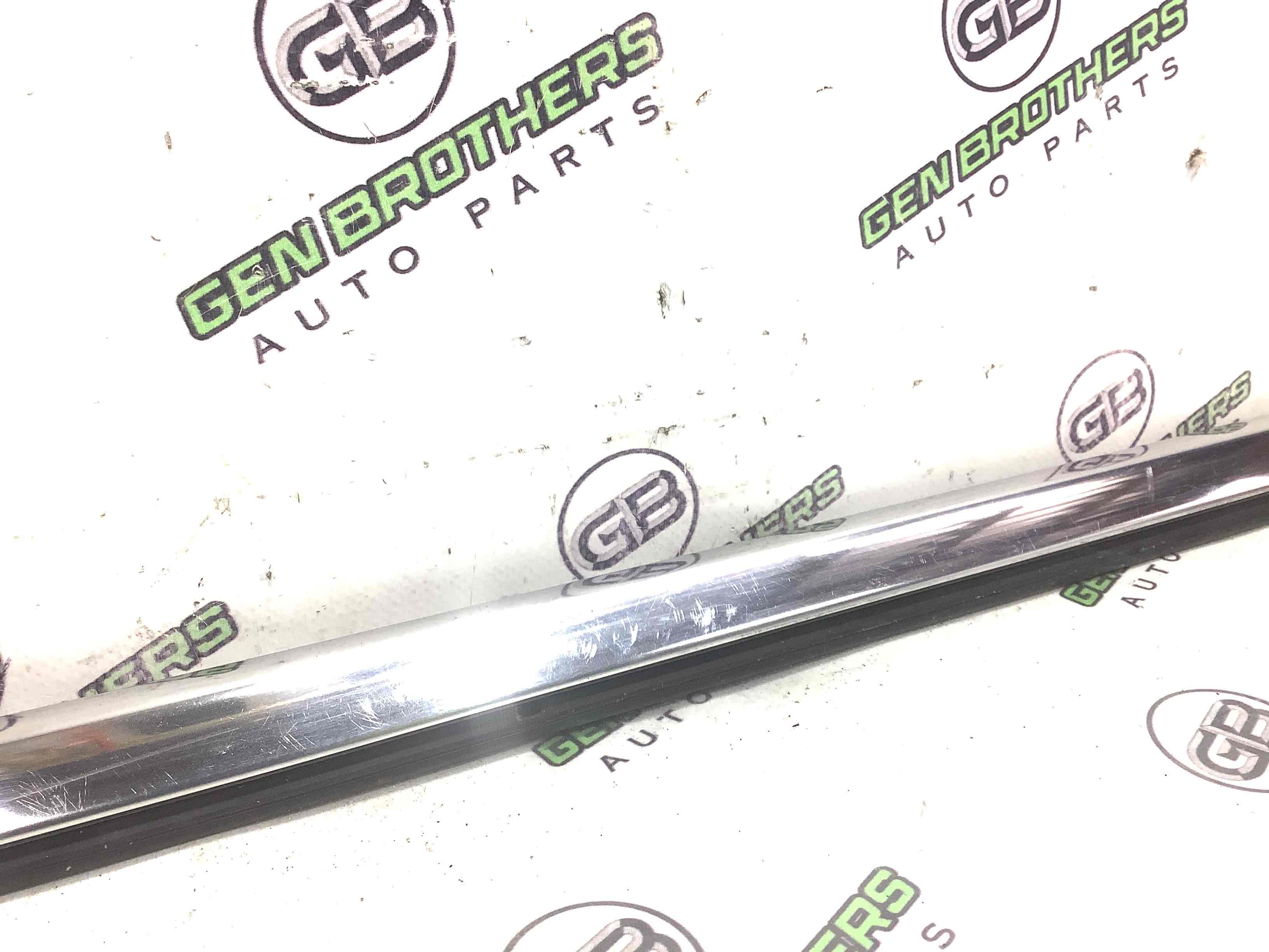 Молдинг двері задньої правої