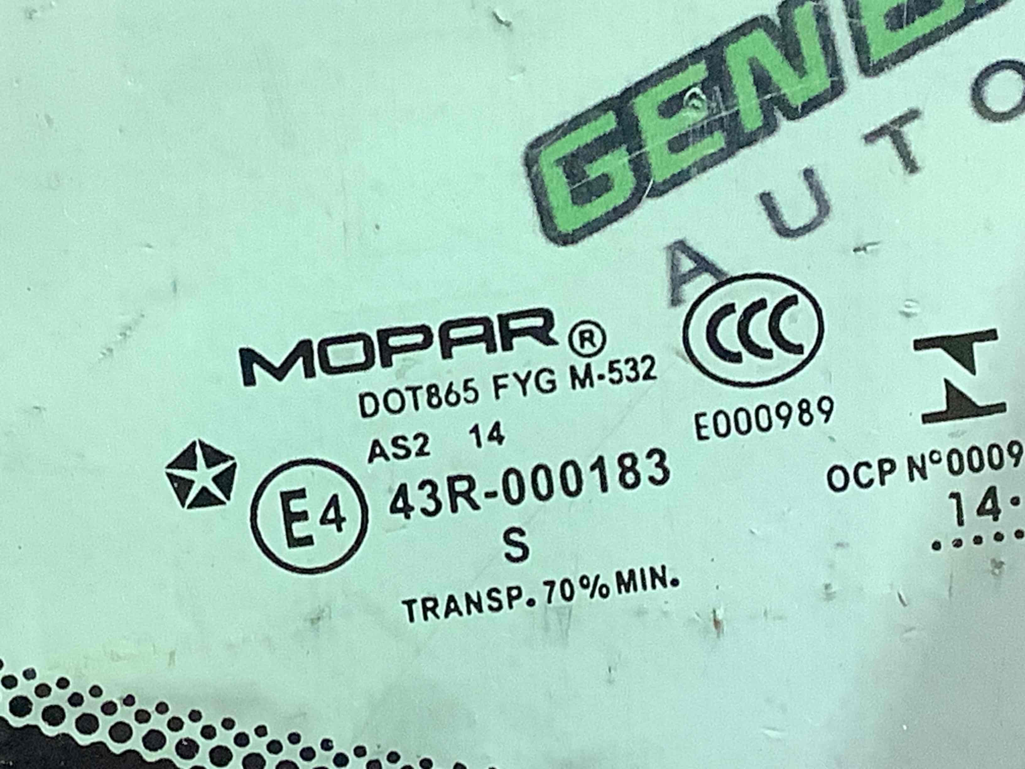 Скло кузовне бічне праве