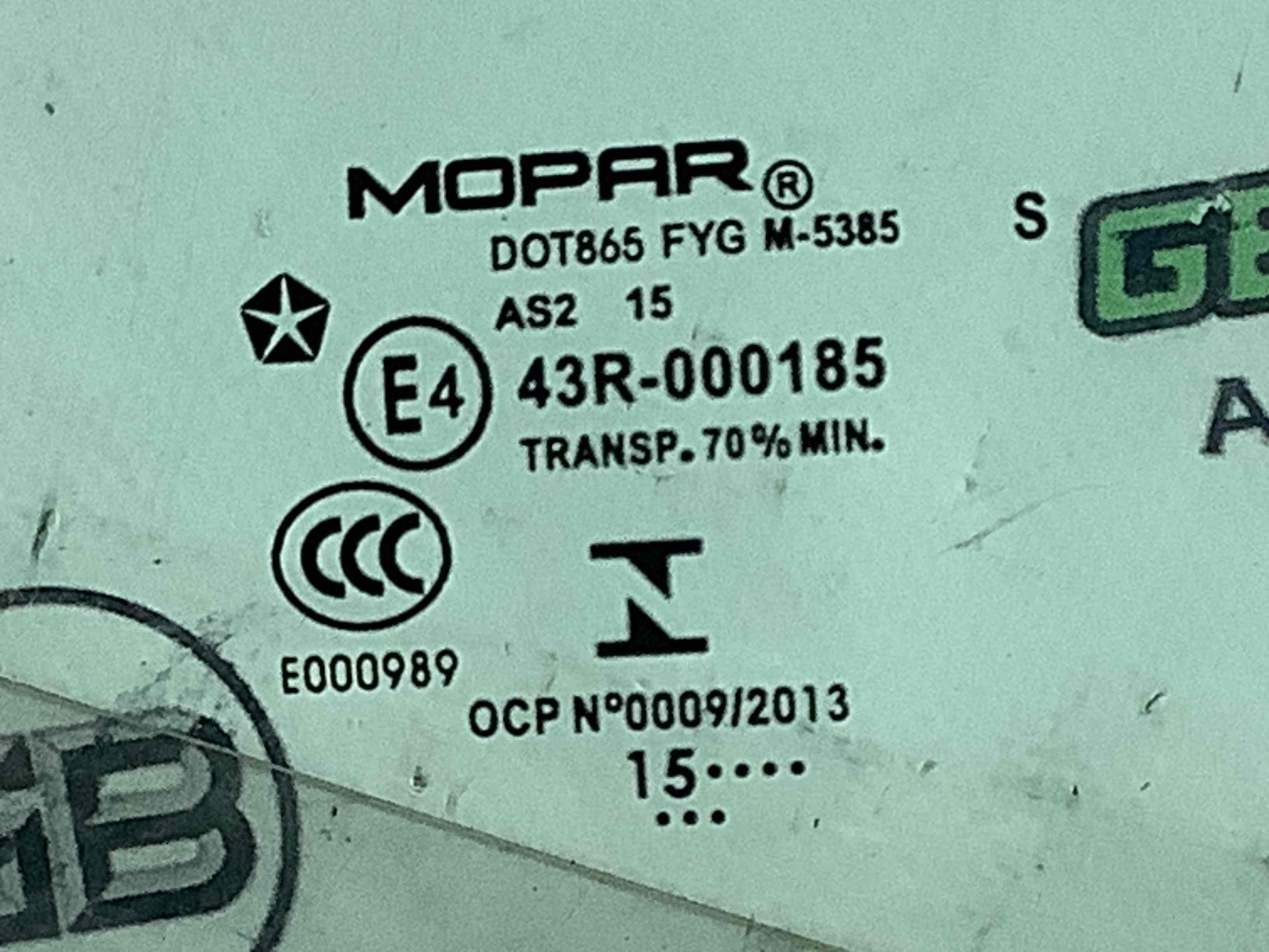 Скло заднє праве