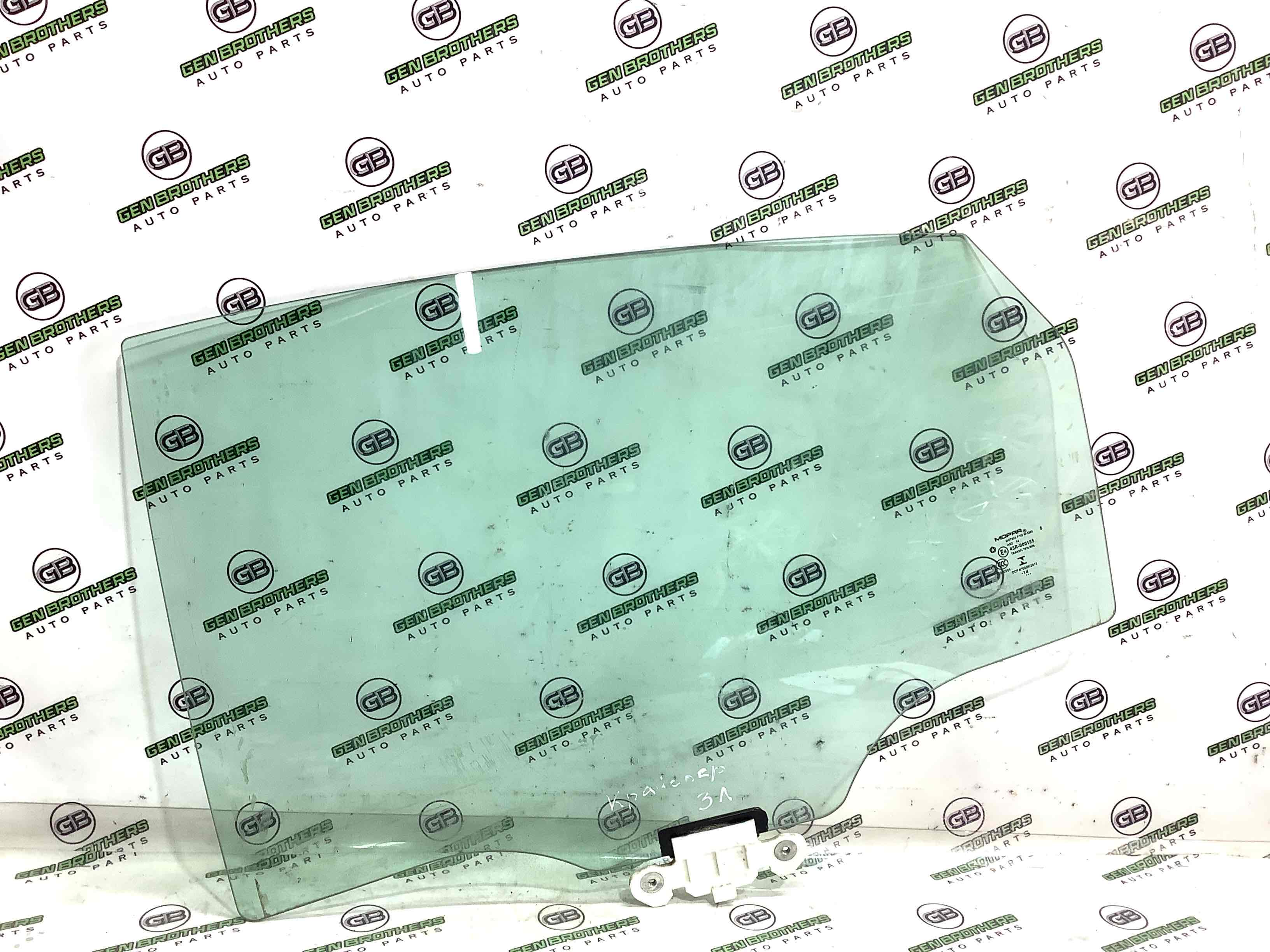 Скло заднє ліве