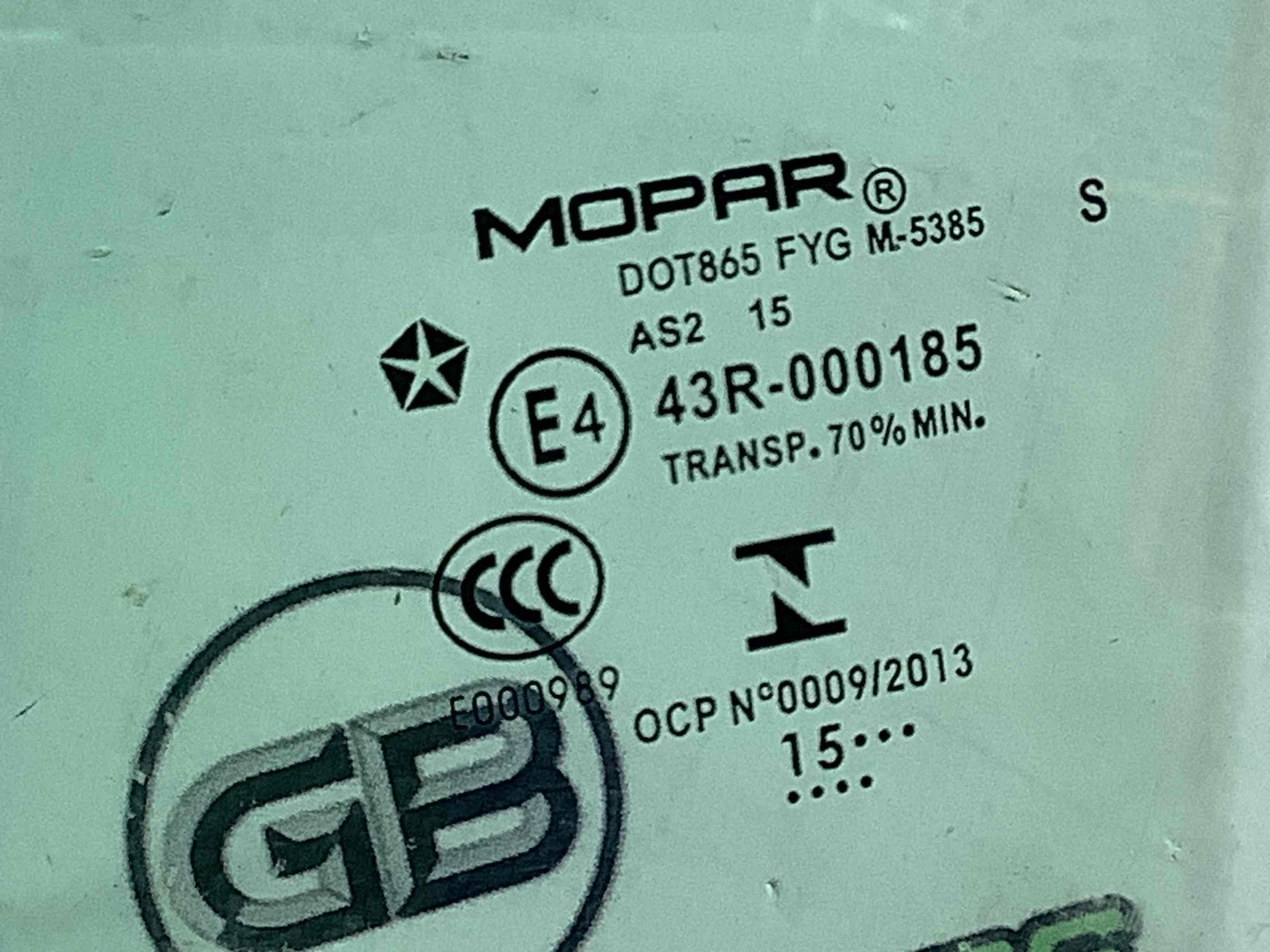 Скло заднє ліве