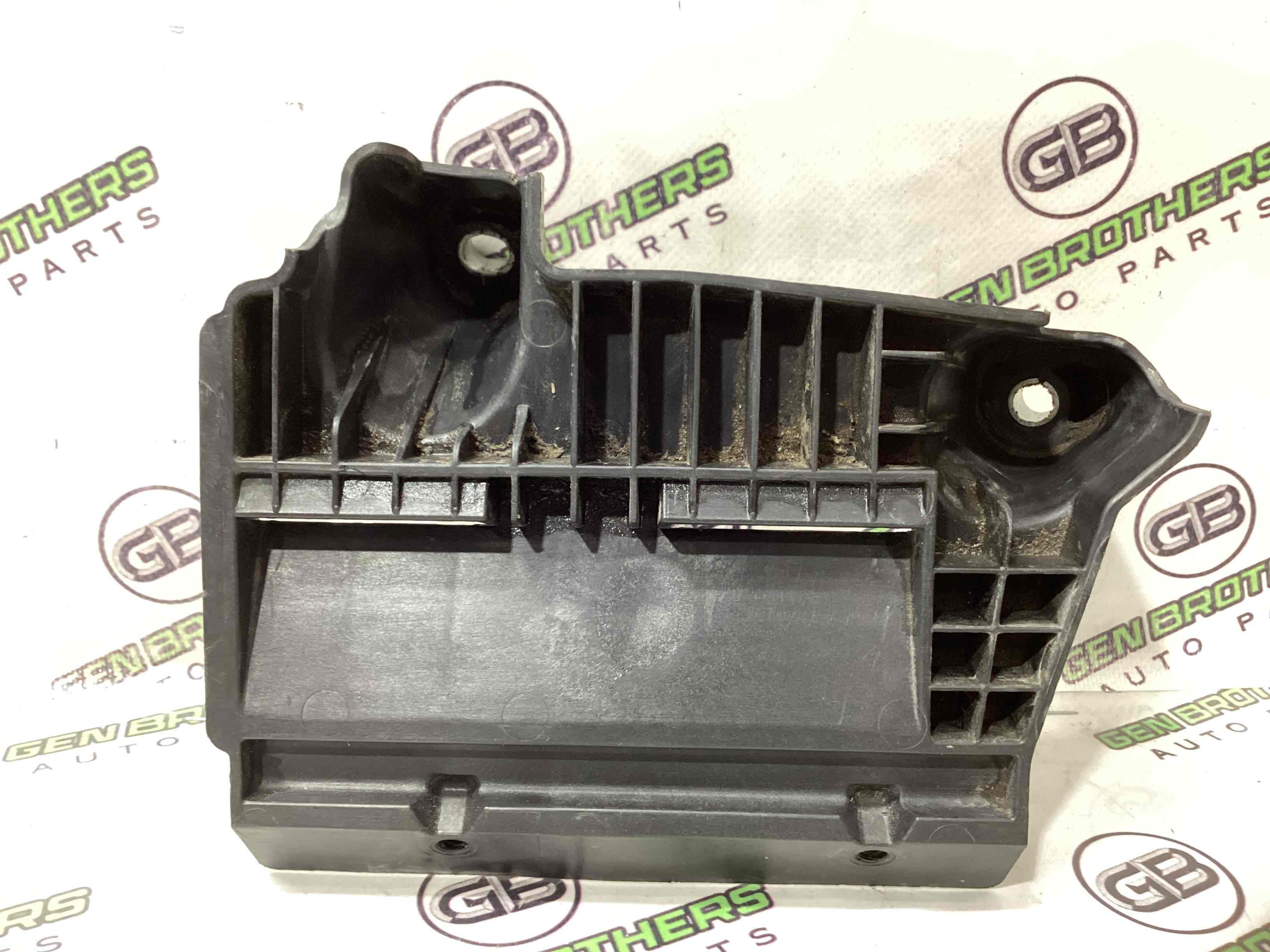 Полиця акумулятора, кришка, кріплення майданчик АКБ