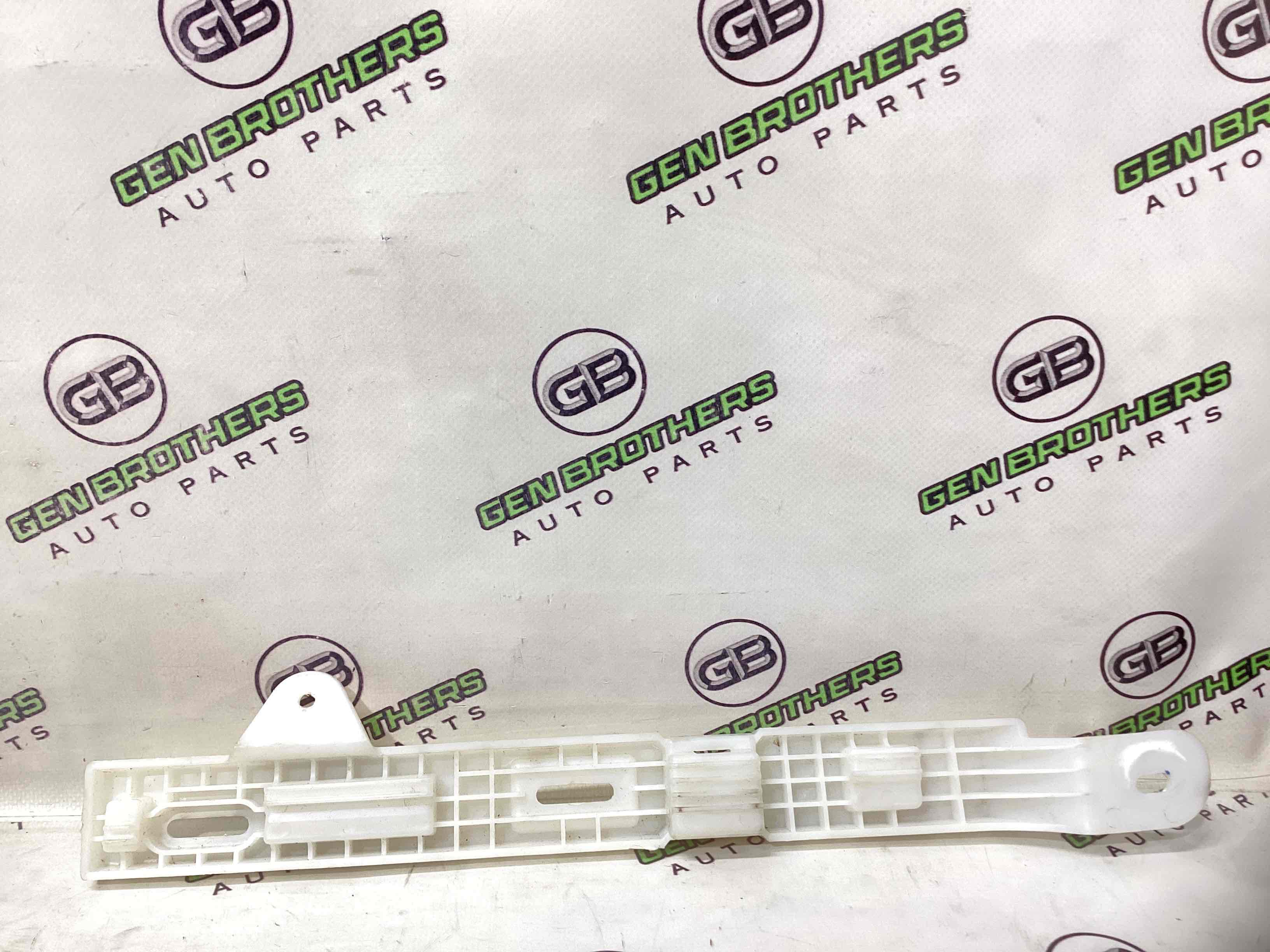 Кріплення заднього бампера ліве