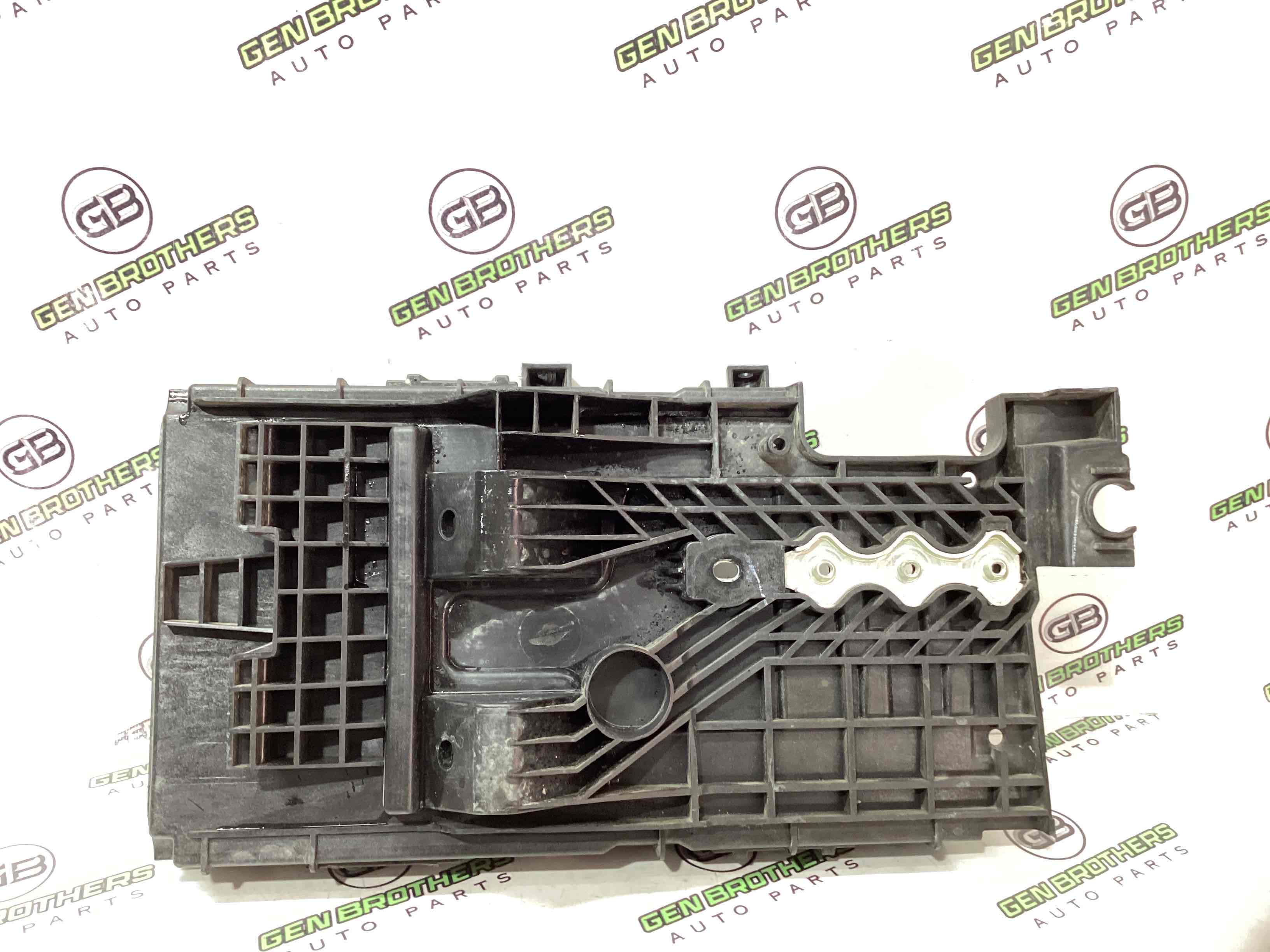 Полиця акумулятора, кришка, кріплення майданчик АКБ