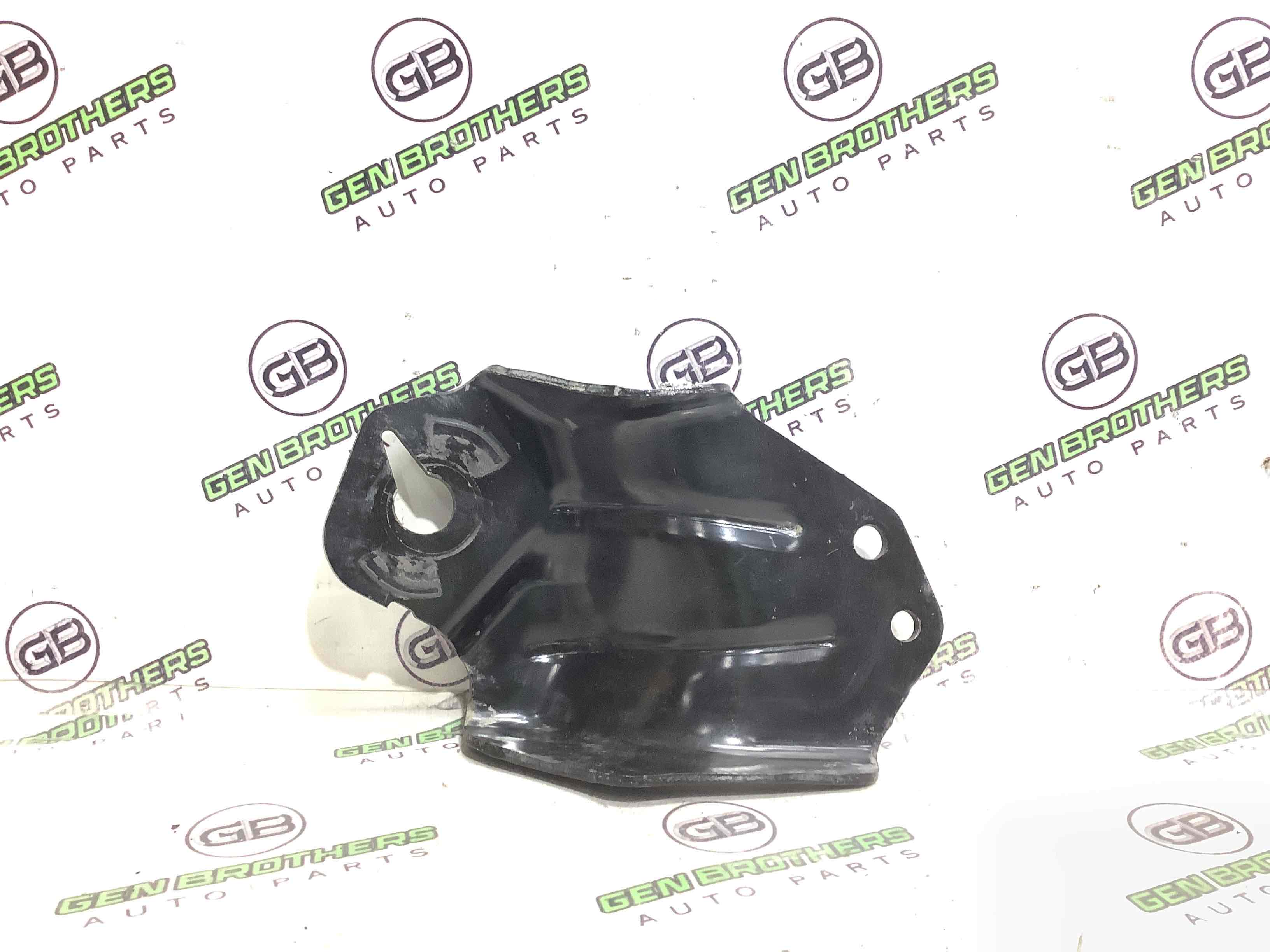 Кронштейн заднього підрамника