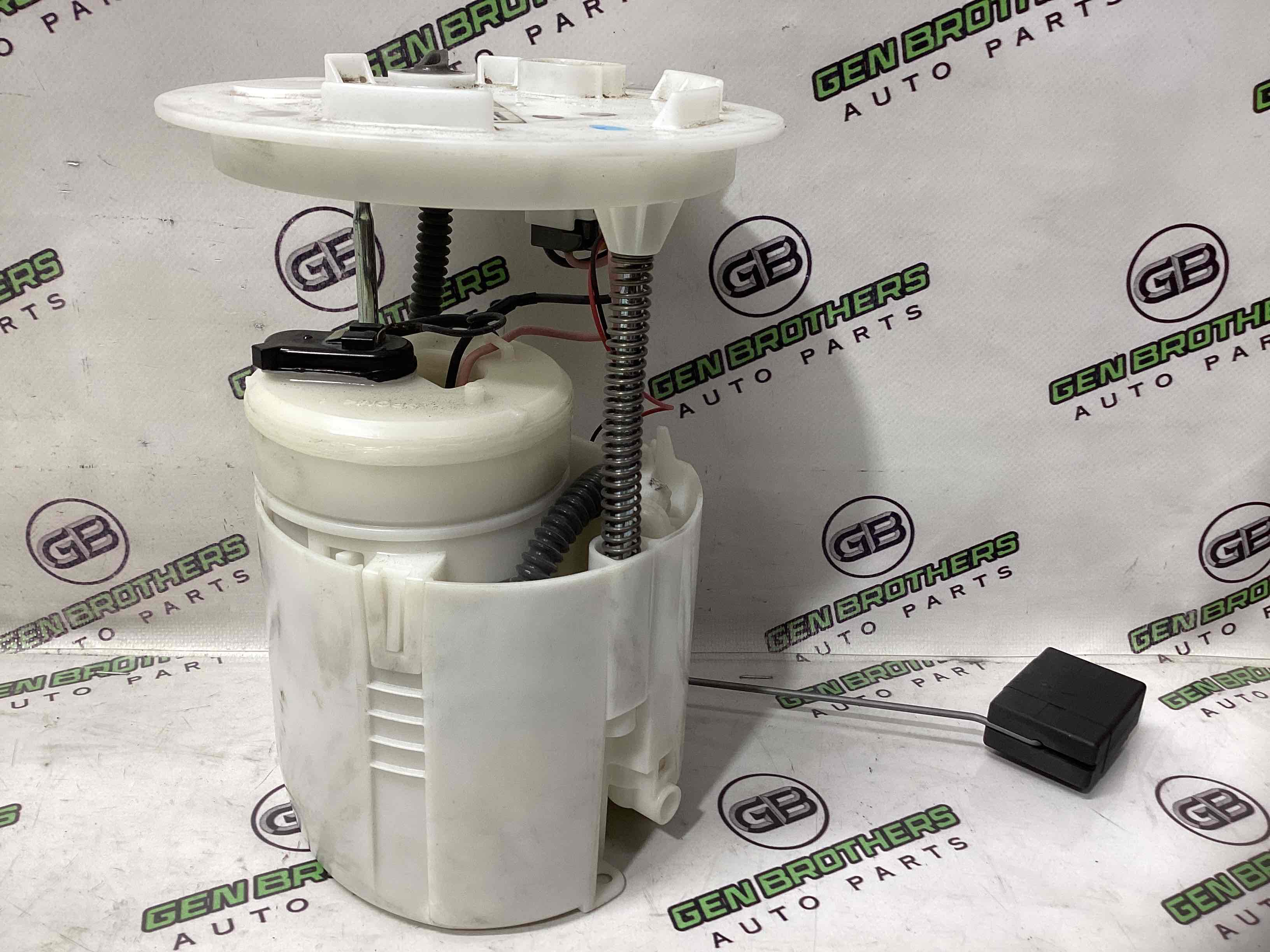 Насос паливний