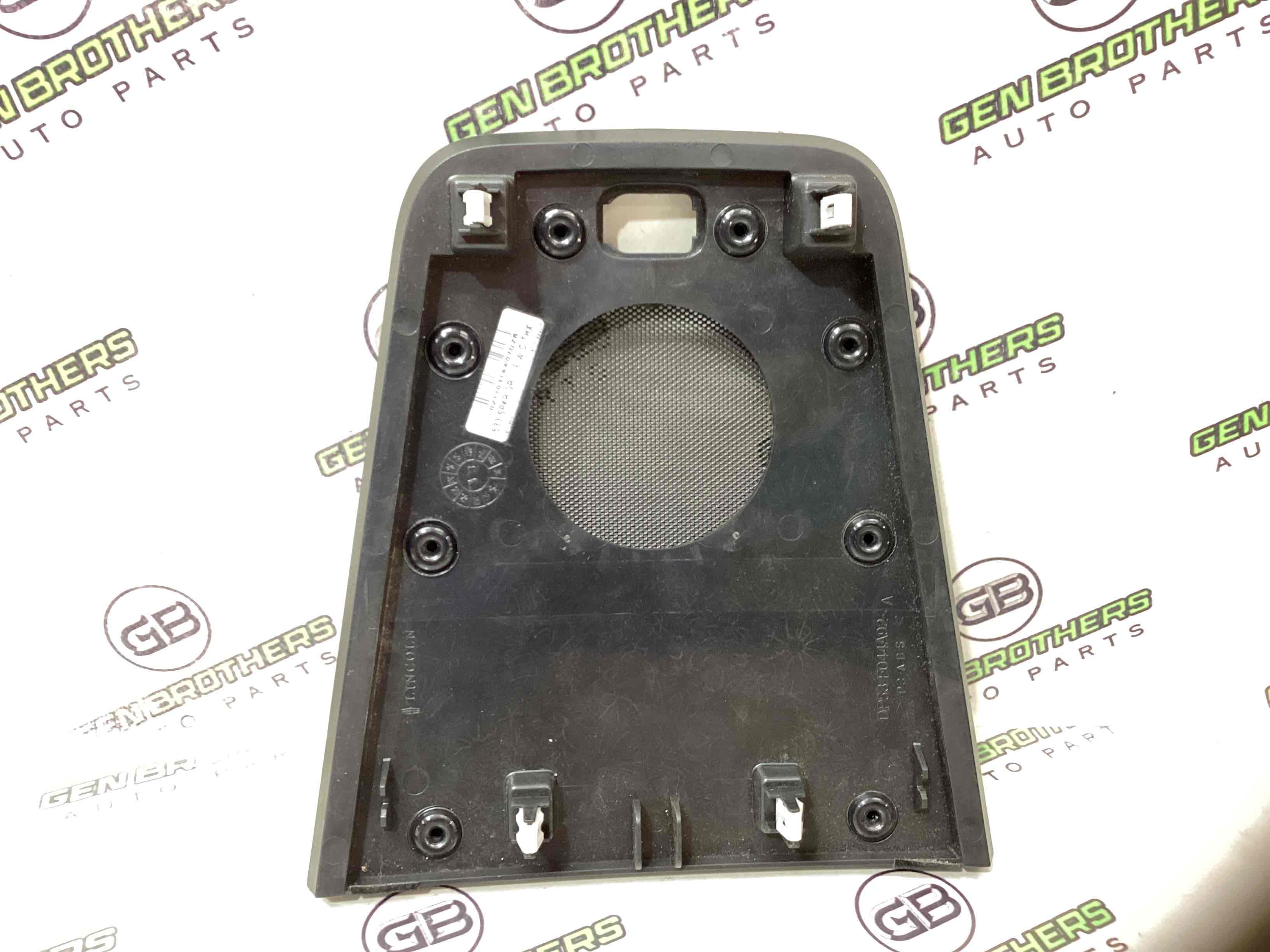 Обшивка панелі приладів торпедо