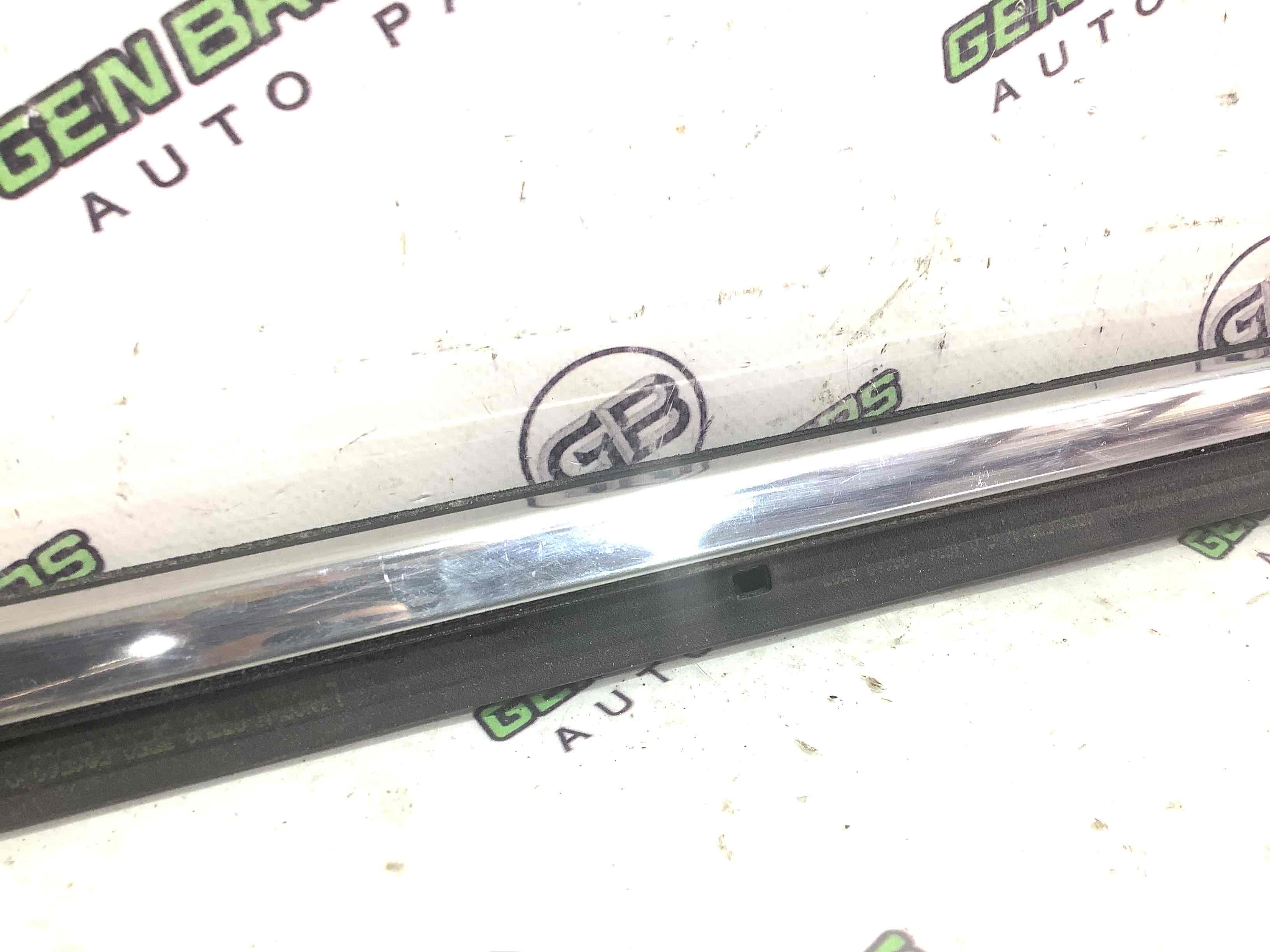 Молдинг двері задньої лівої