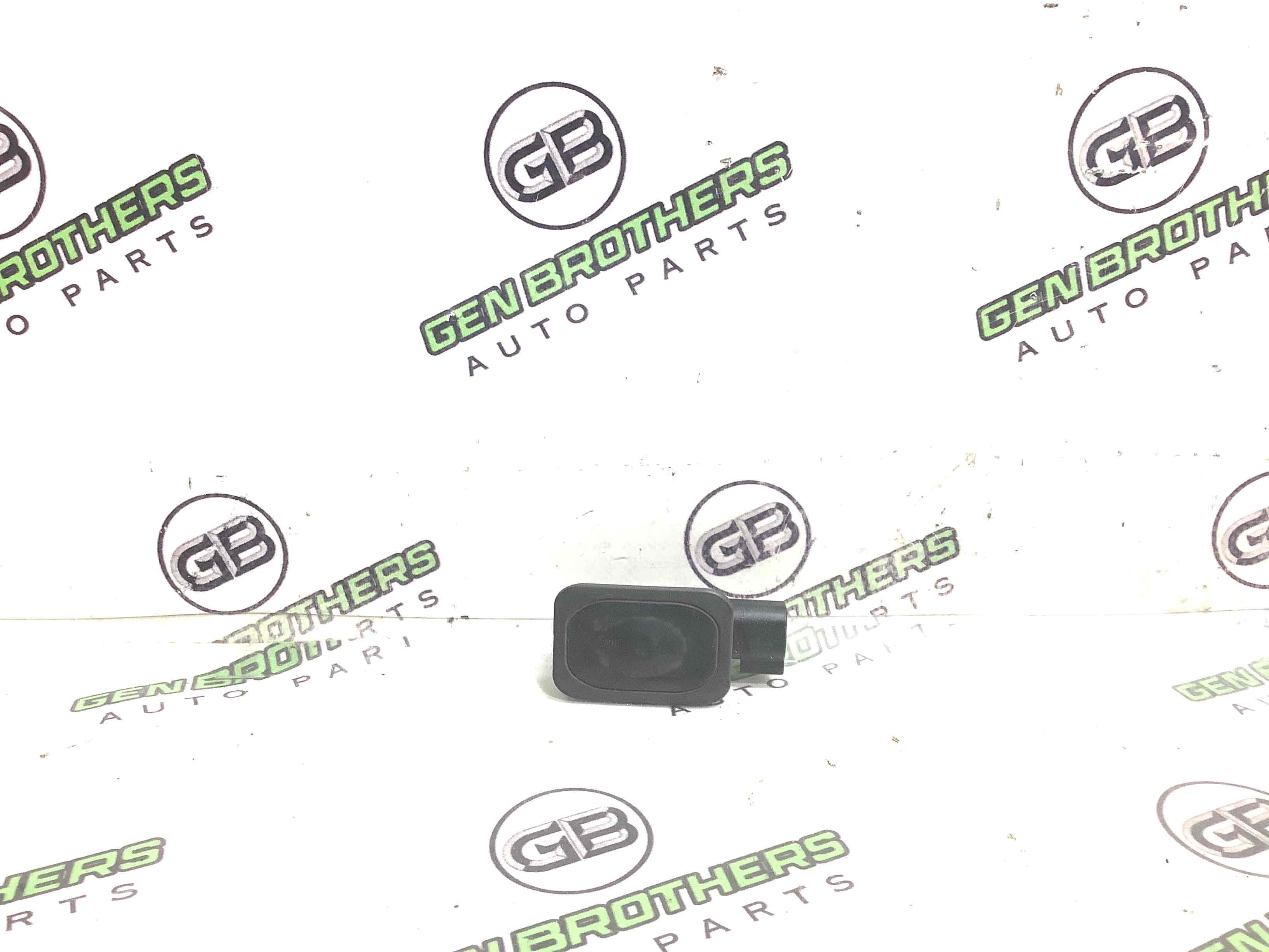 Кнопка відкриття багажника