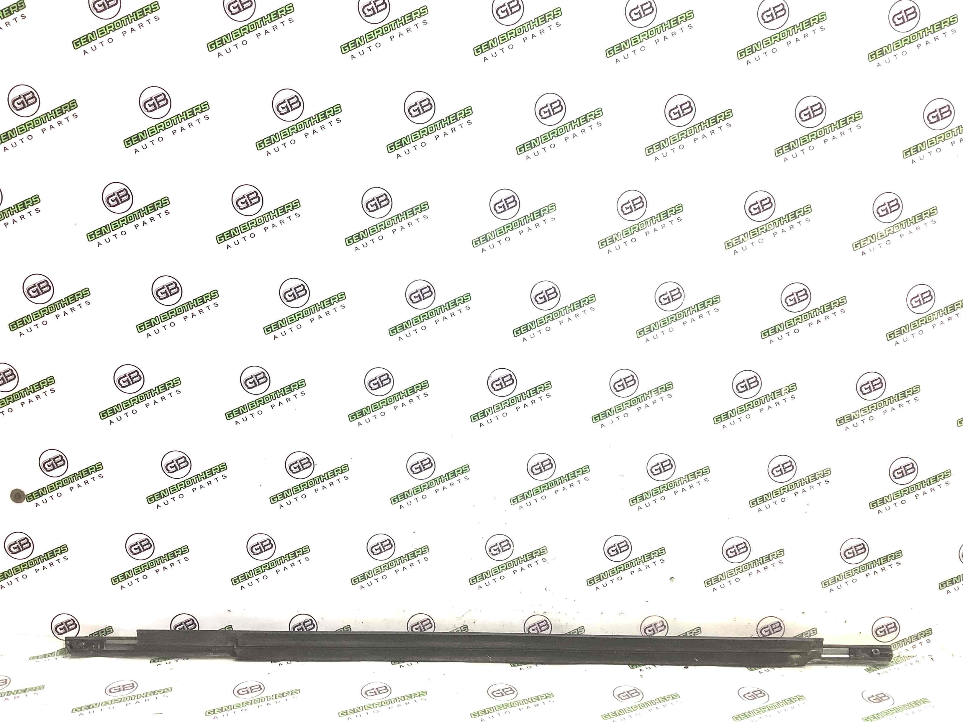 Молдинг двері задньої правої