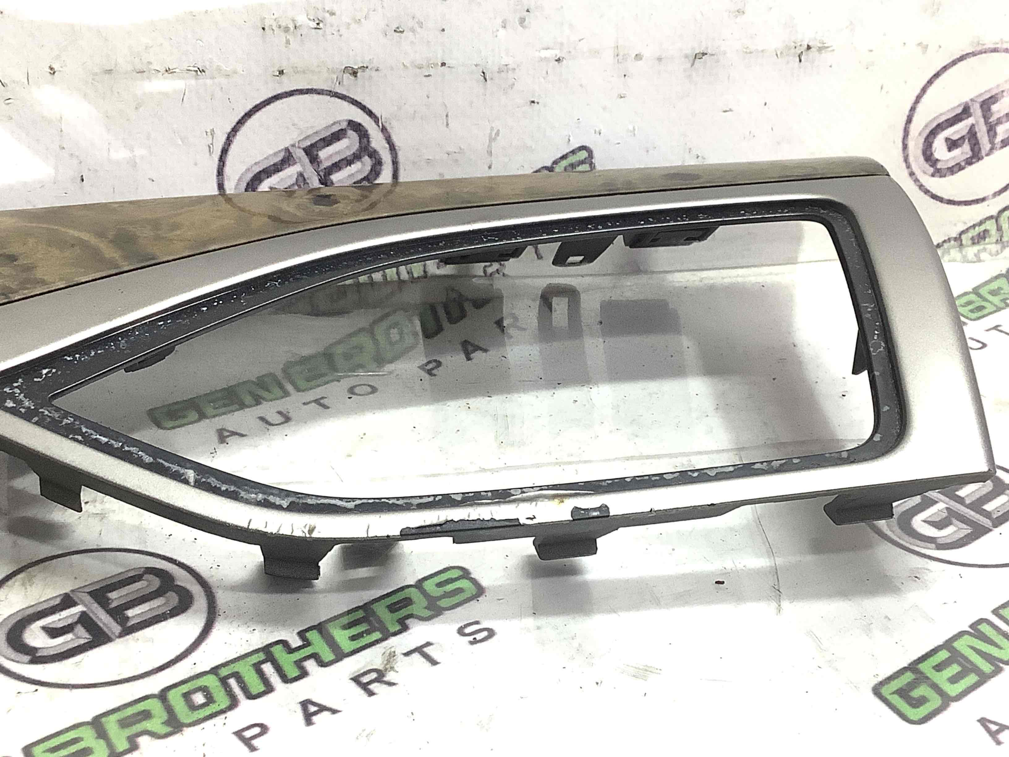 Обшивка панелі приладів торпедо