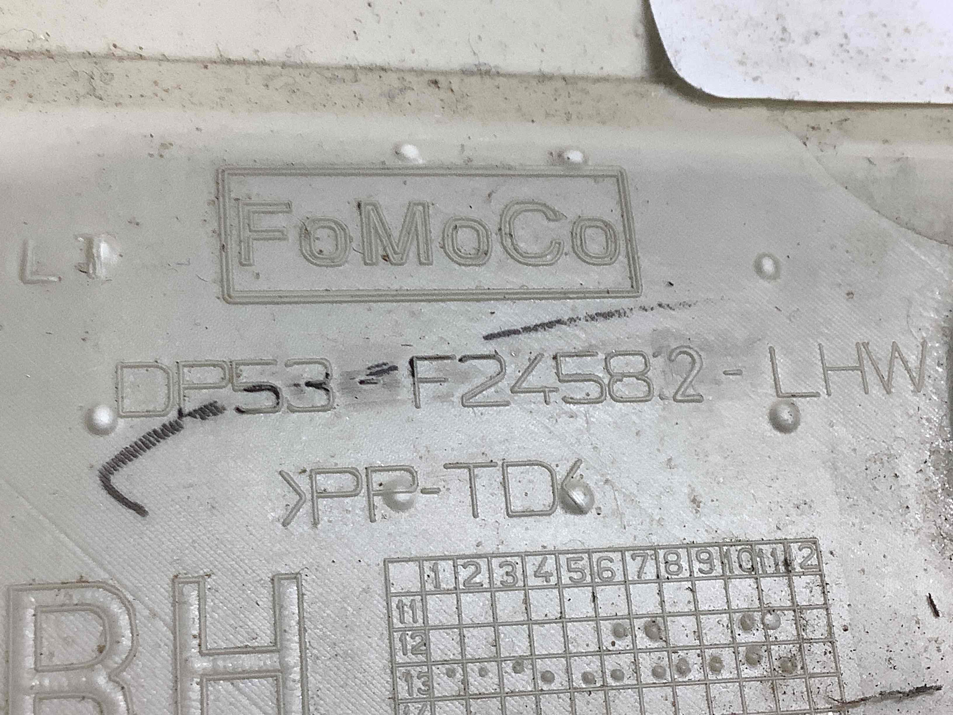 Обшивка центральної стійки права