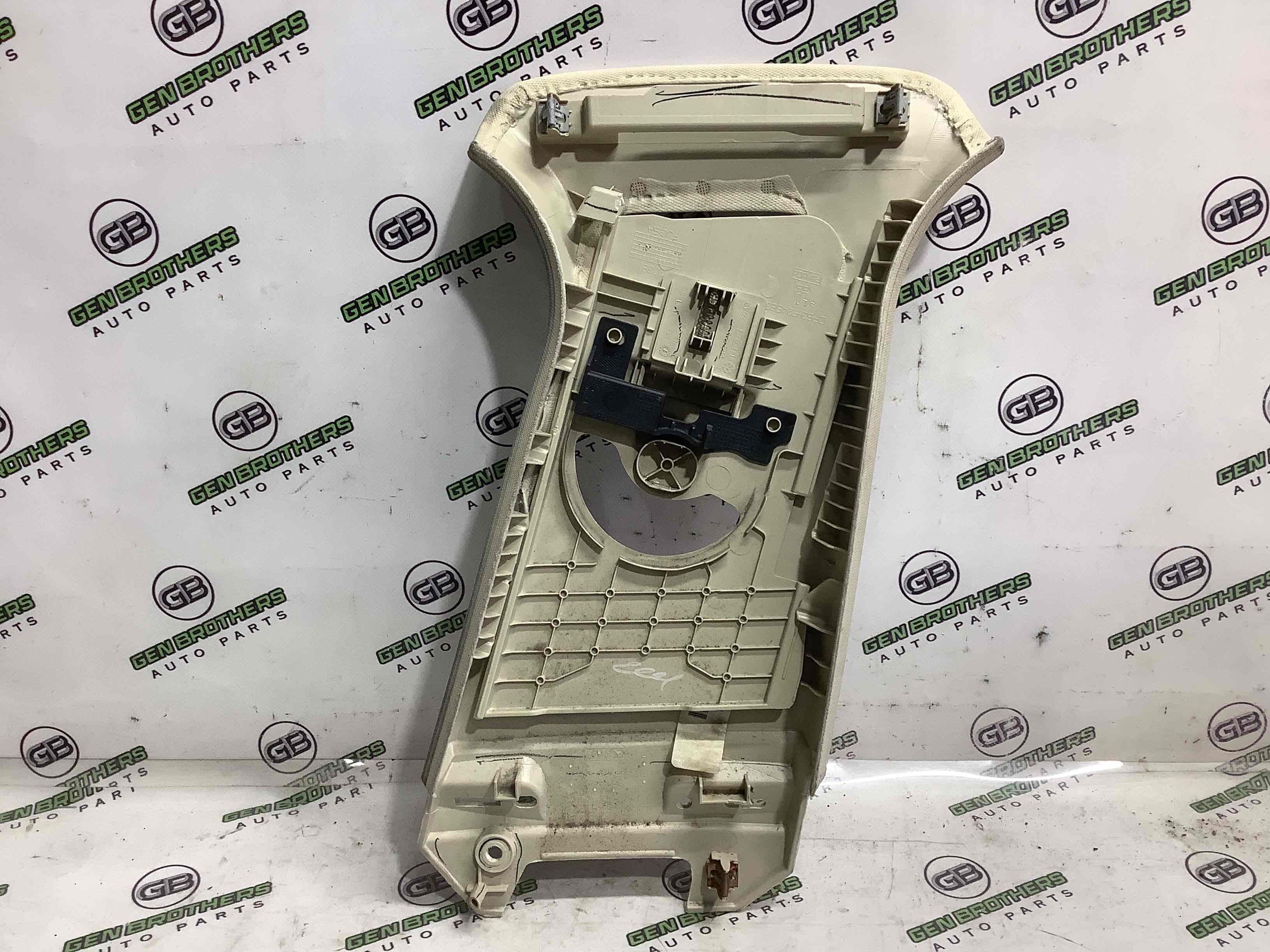 Обшивка центральної стійки ліва