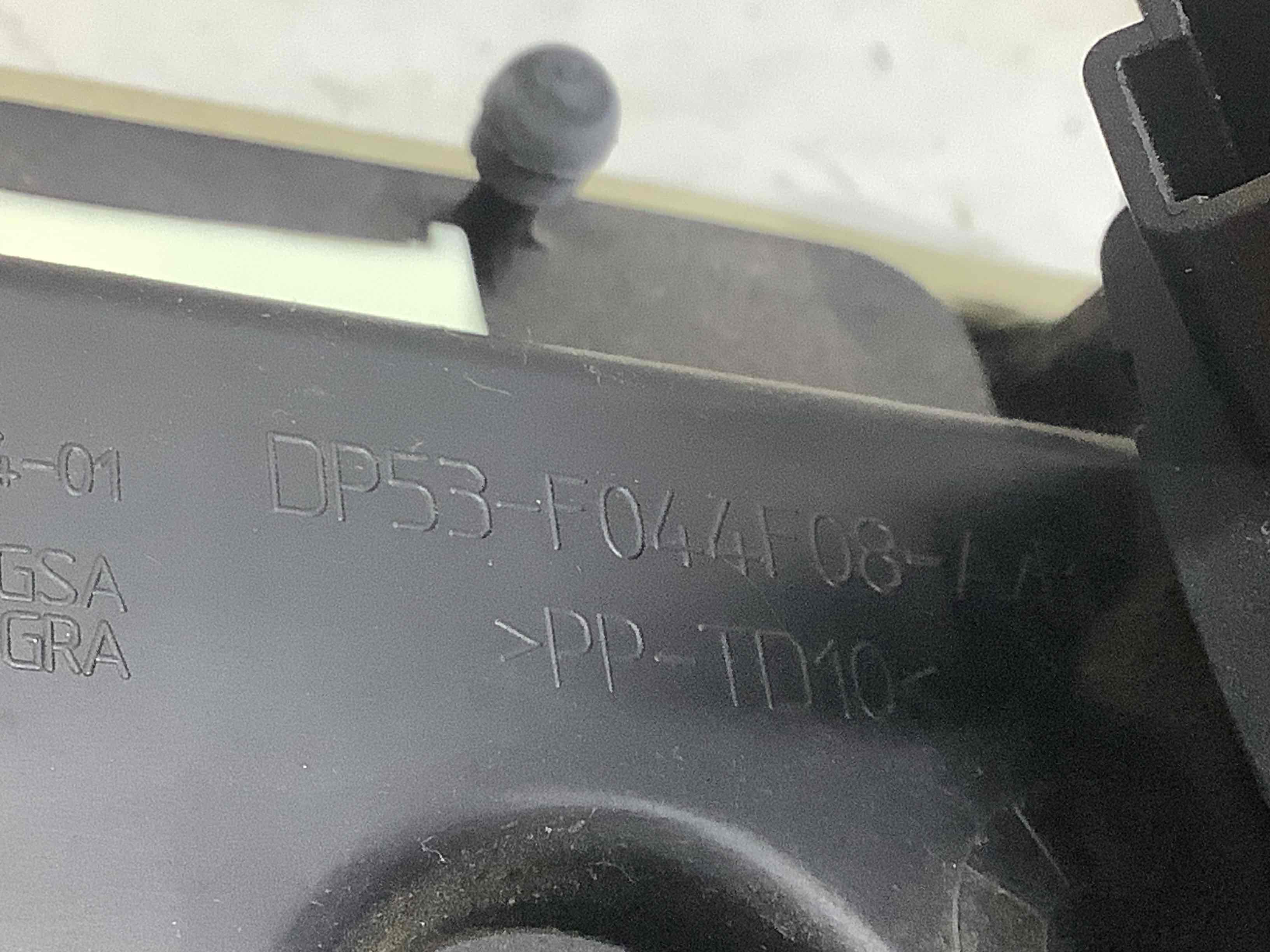 Обшивка панелі приладів торпедо