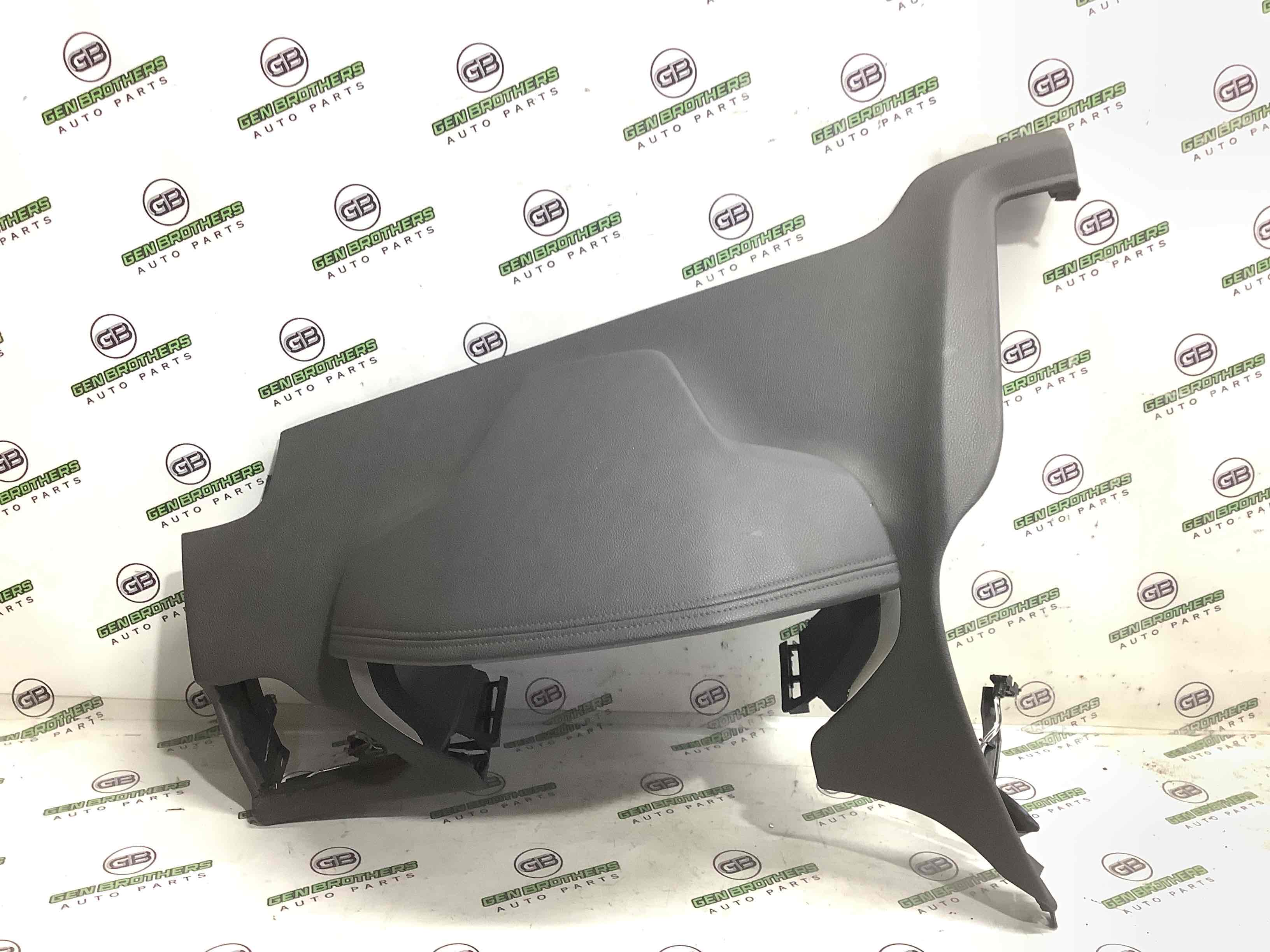 Обшивка панелі приладів торпедо