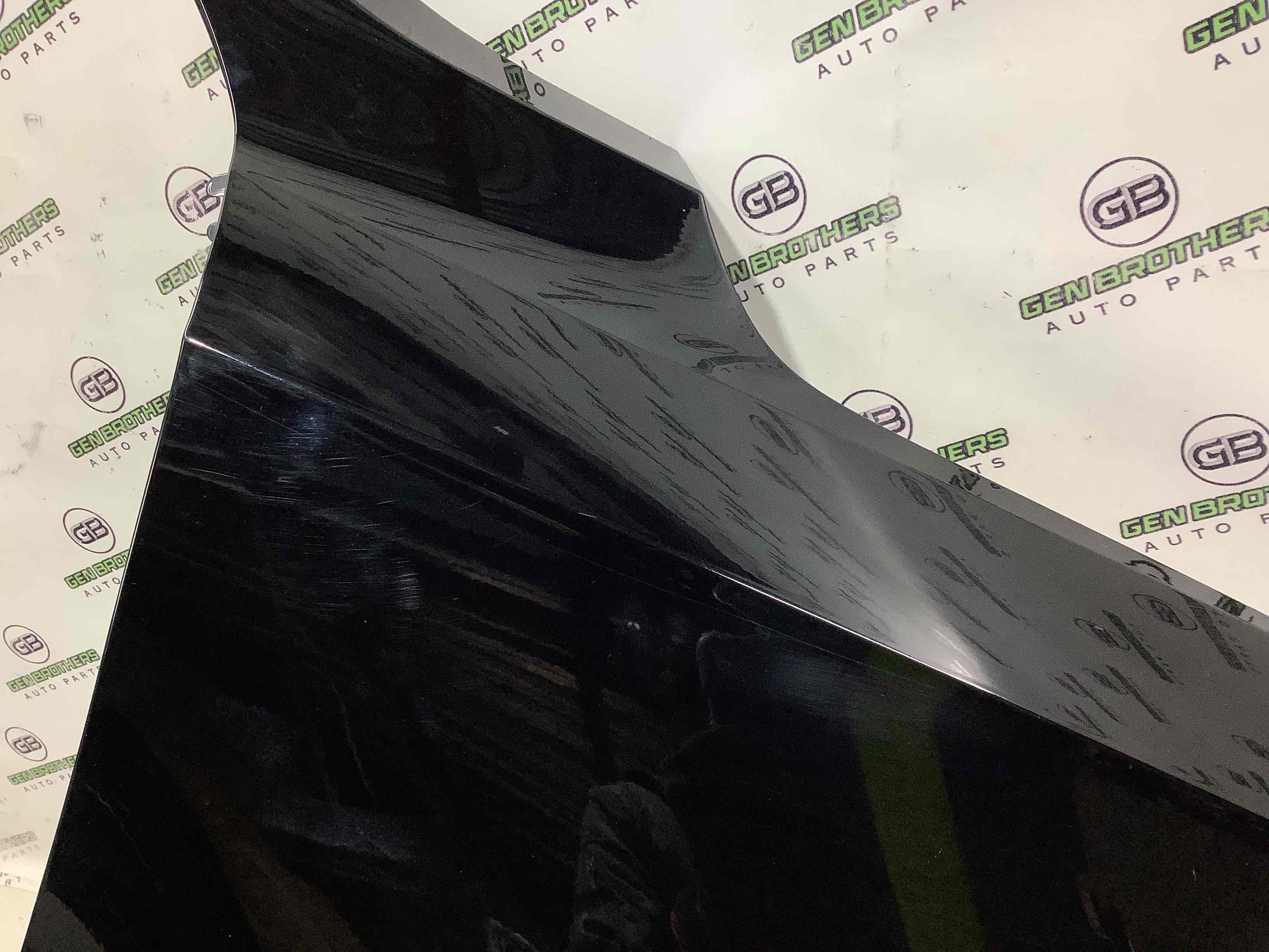 Крило переднє праве