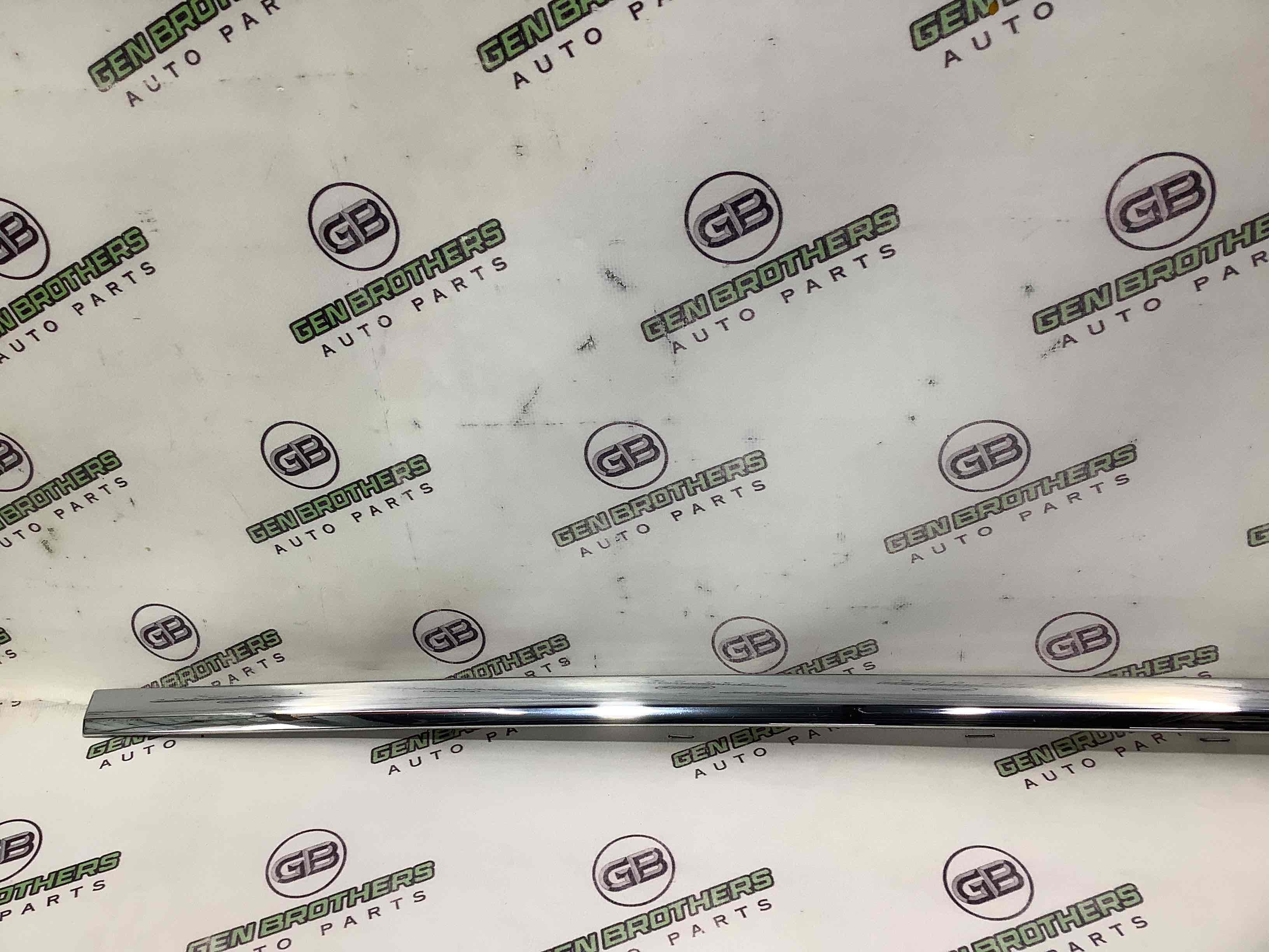 Молдинг двері передньої лівої