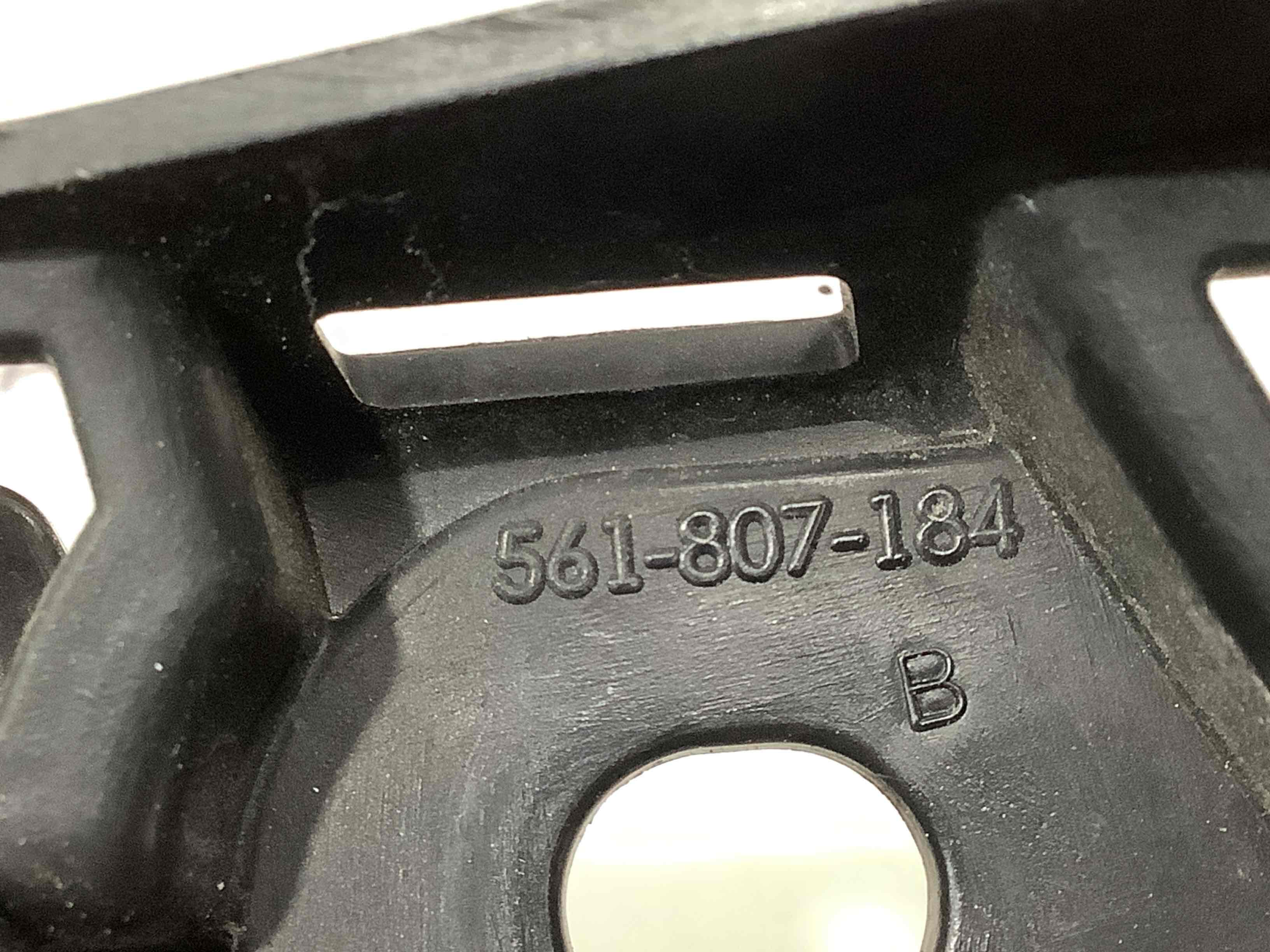 Кріплення переднього бампера праве