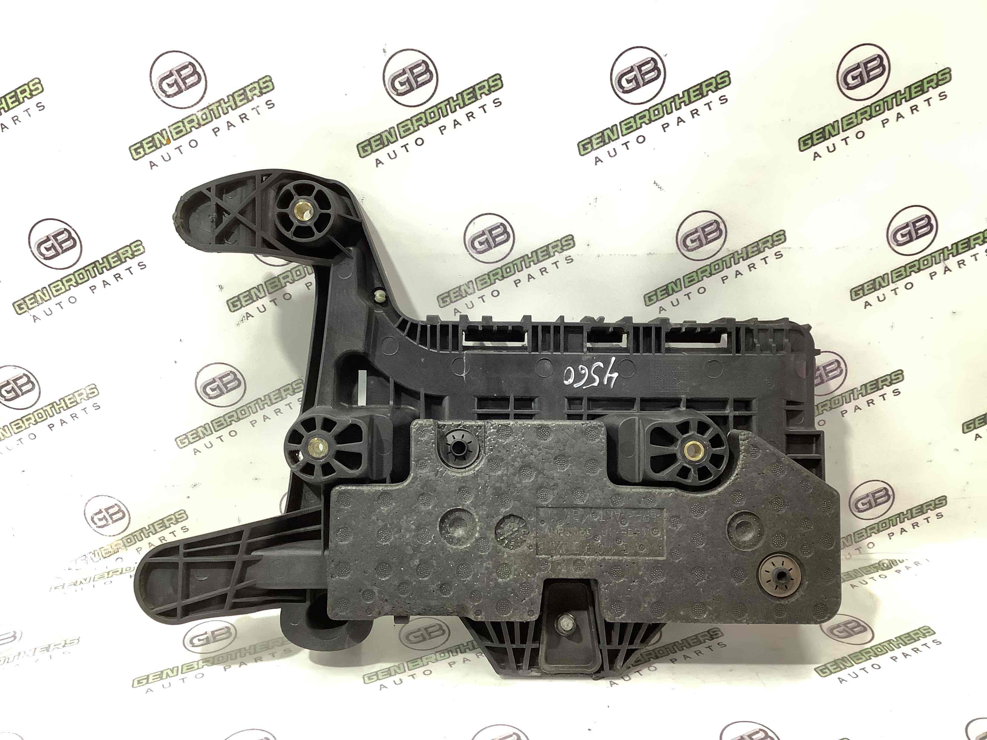 Полиця акумулятора, кришка, кріплення майданчик АКБ