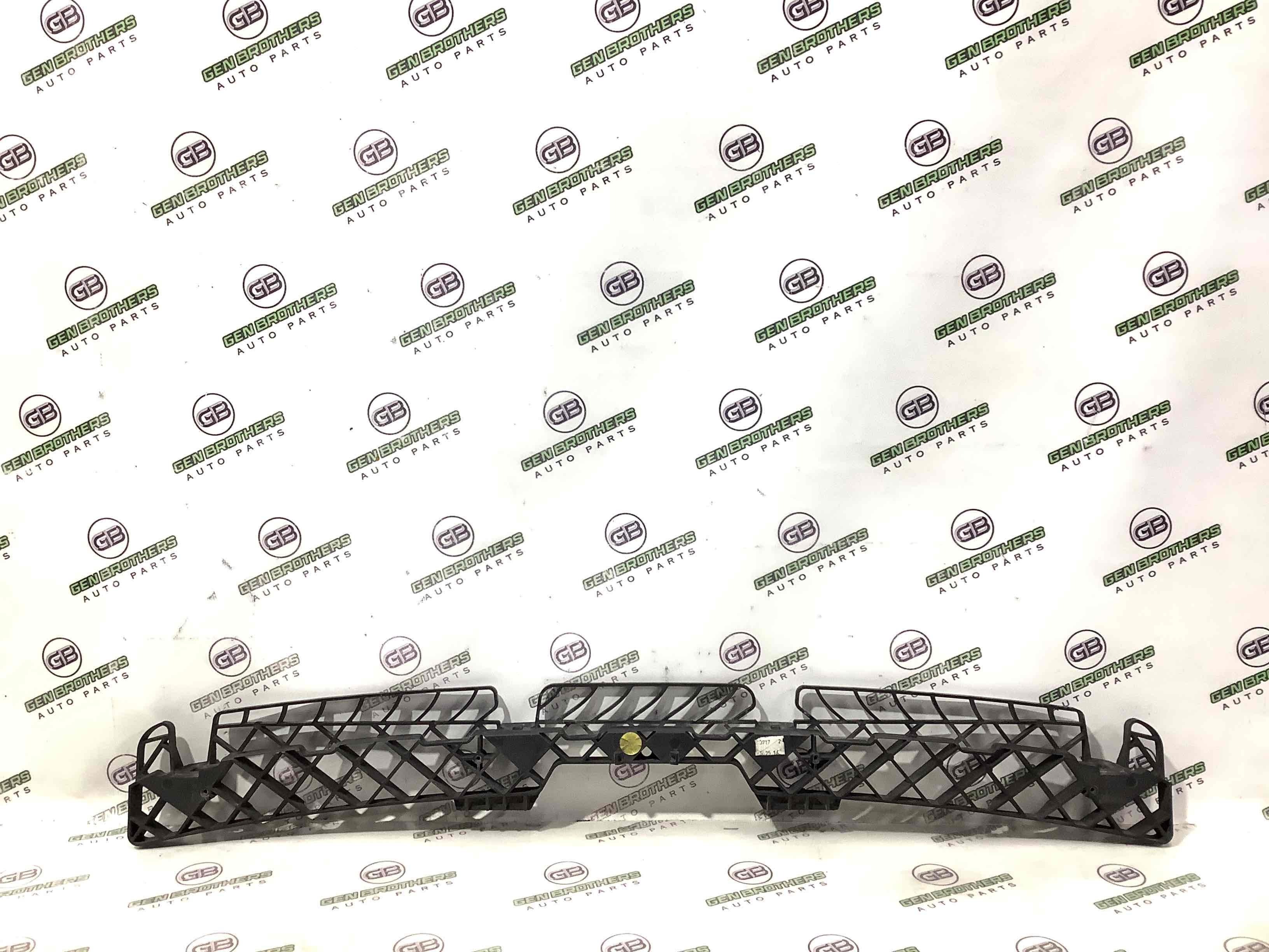 Кріплення переднього бампера центральне