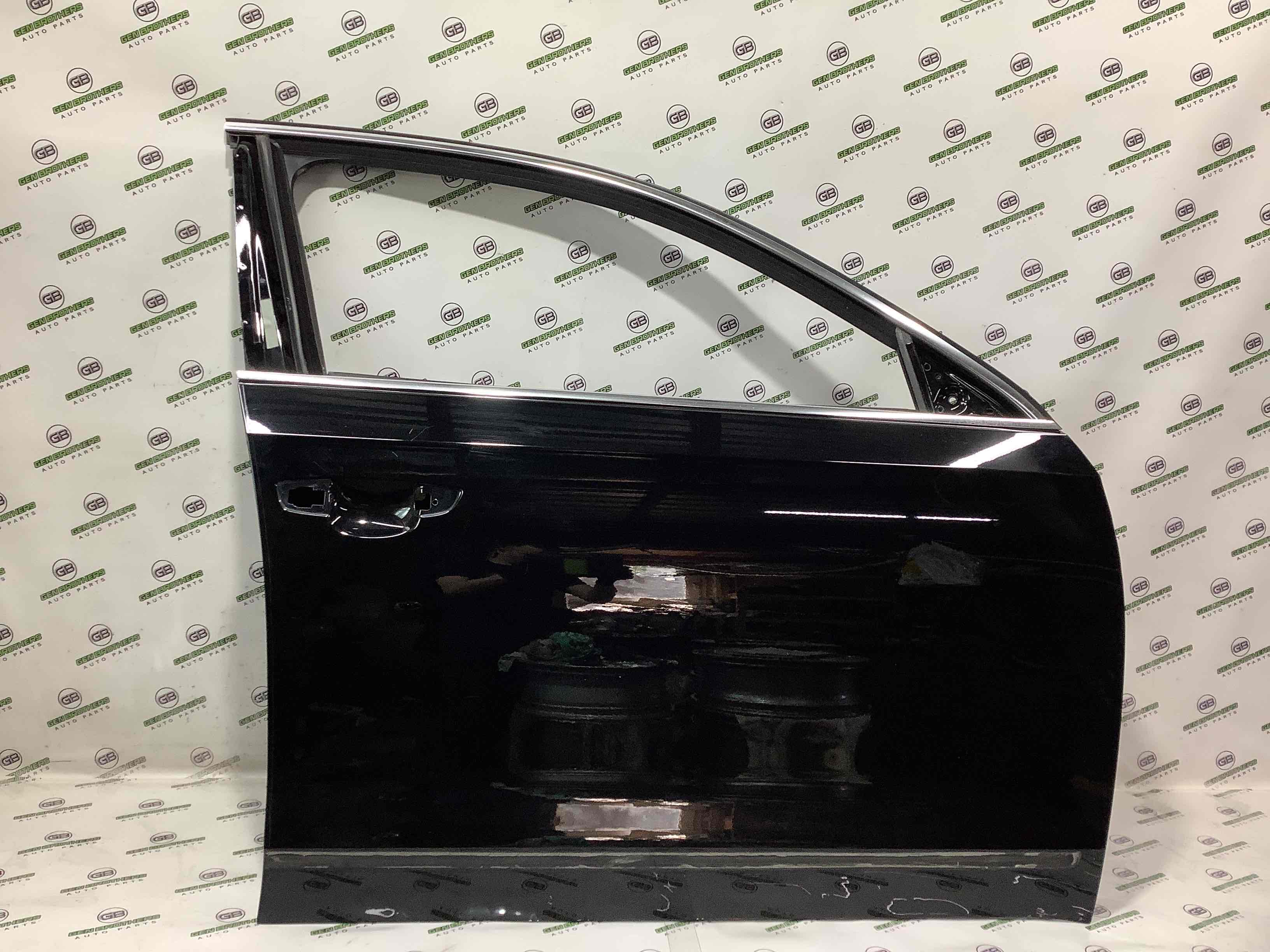 Двері передні права