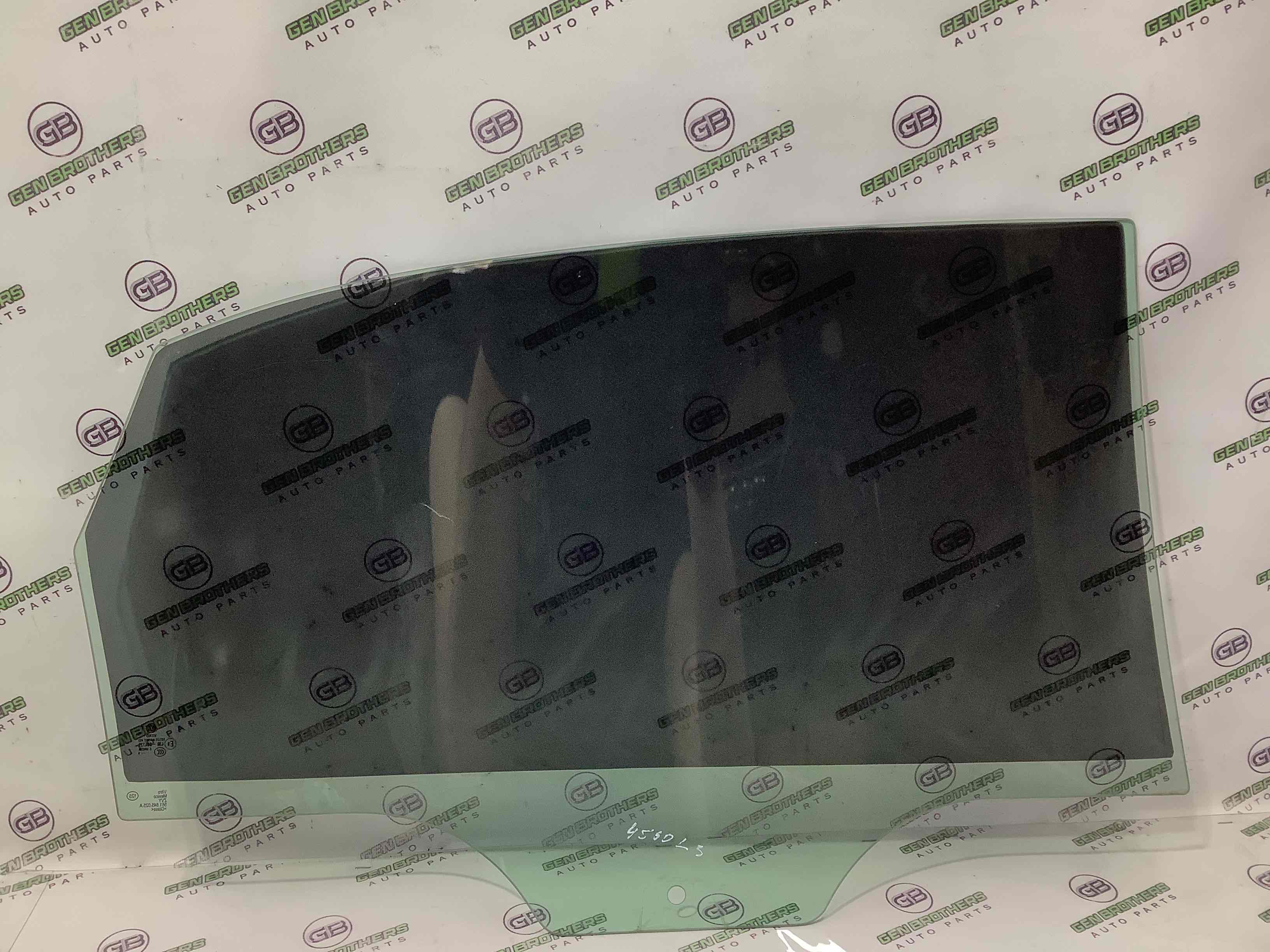 Скло заднє ліве