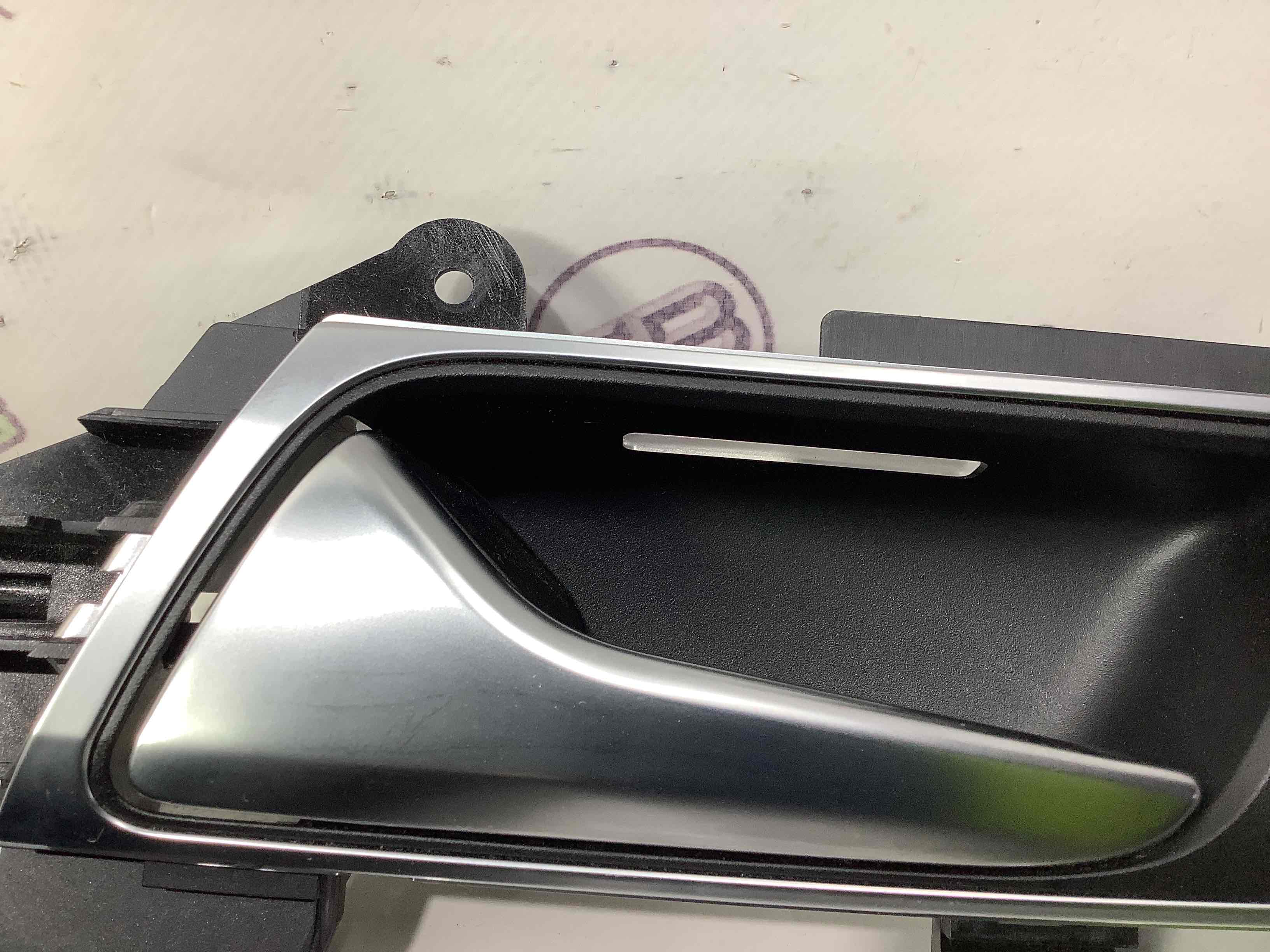 Ручка дверей салону внутрішня, поручень