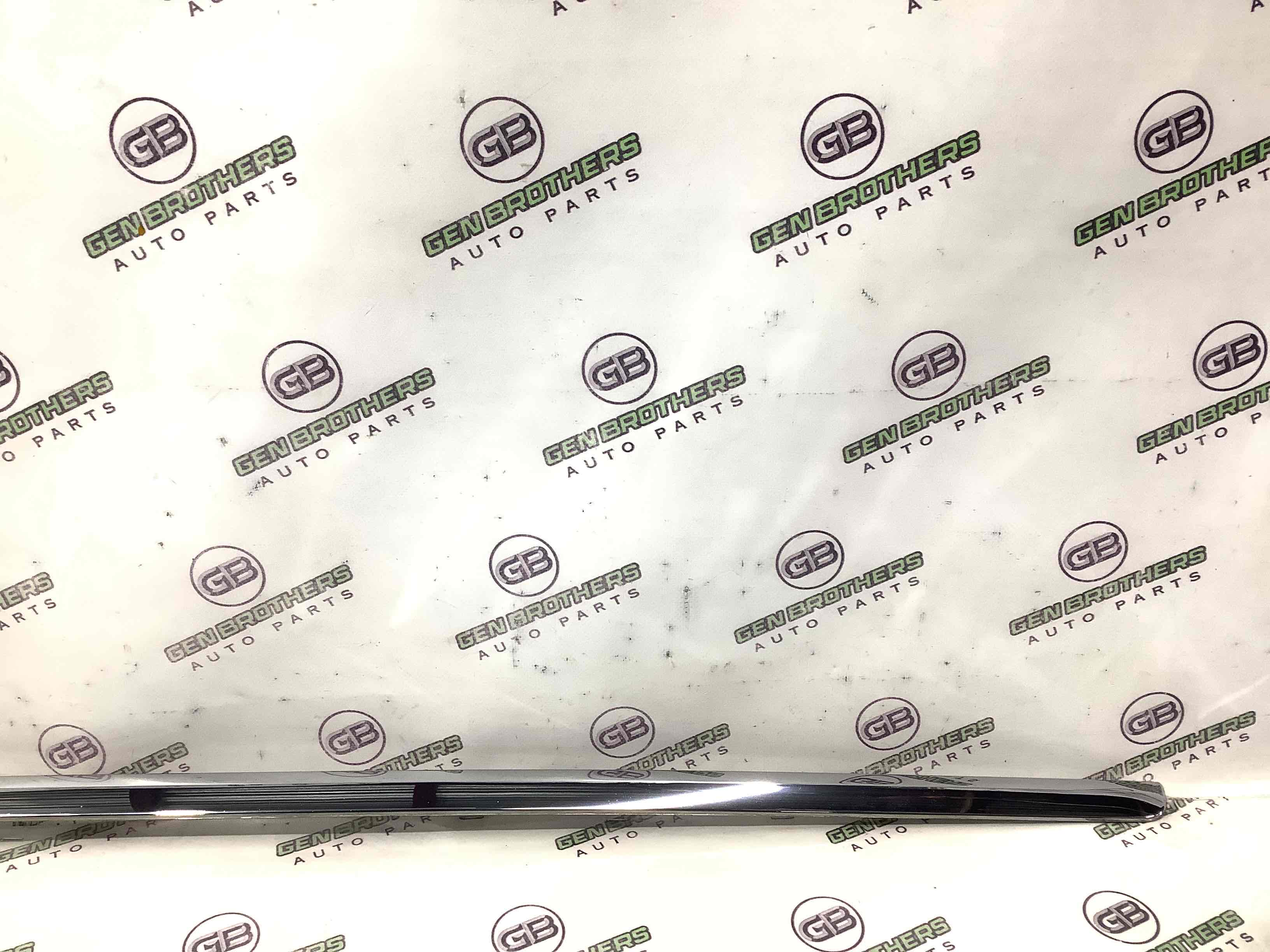 Молдинг двері передньої правої