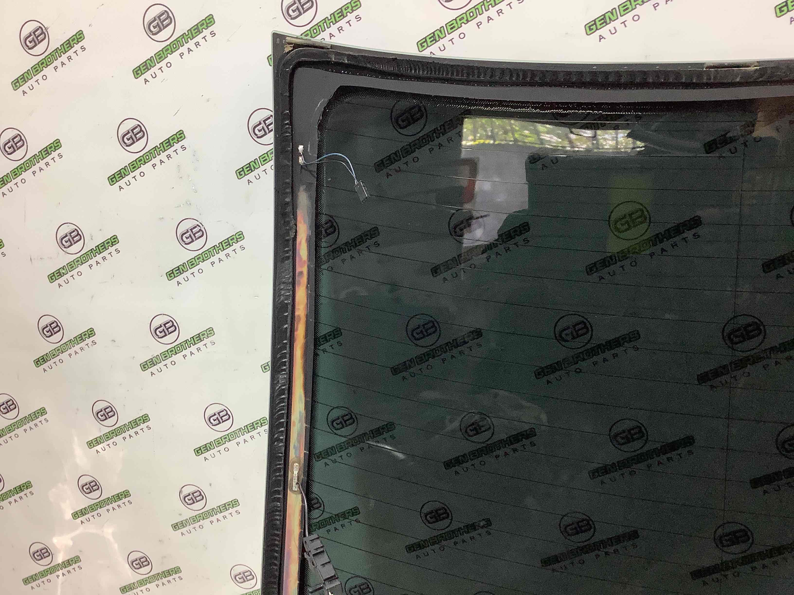 Скло заднє, скло кришки багажника