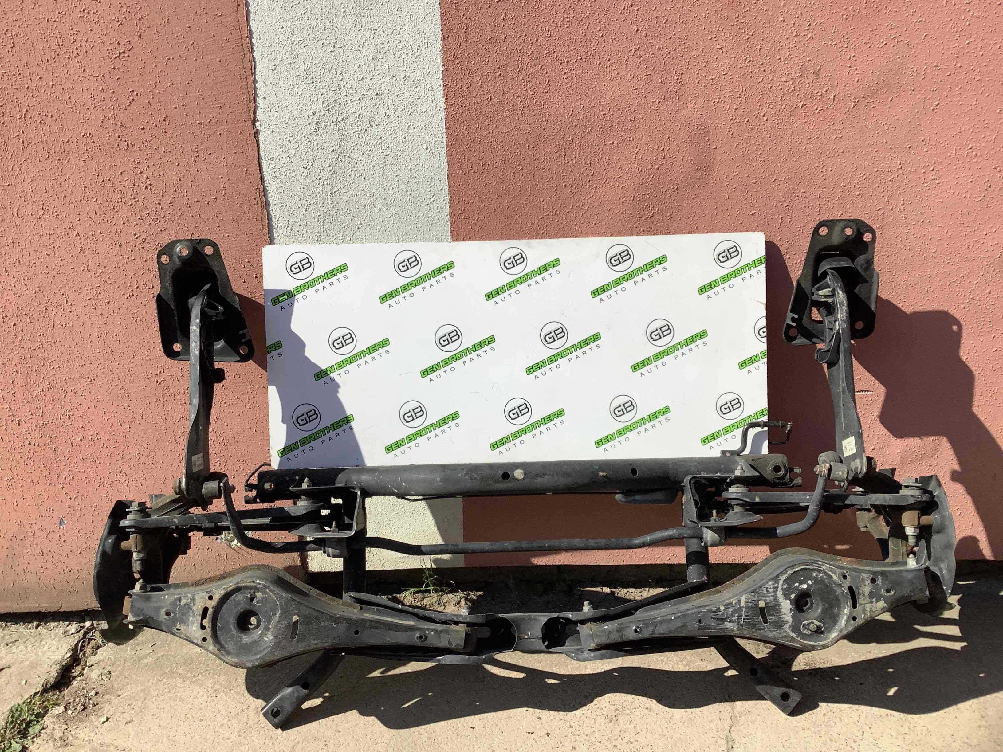 Балка підвіски задня підрамник