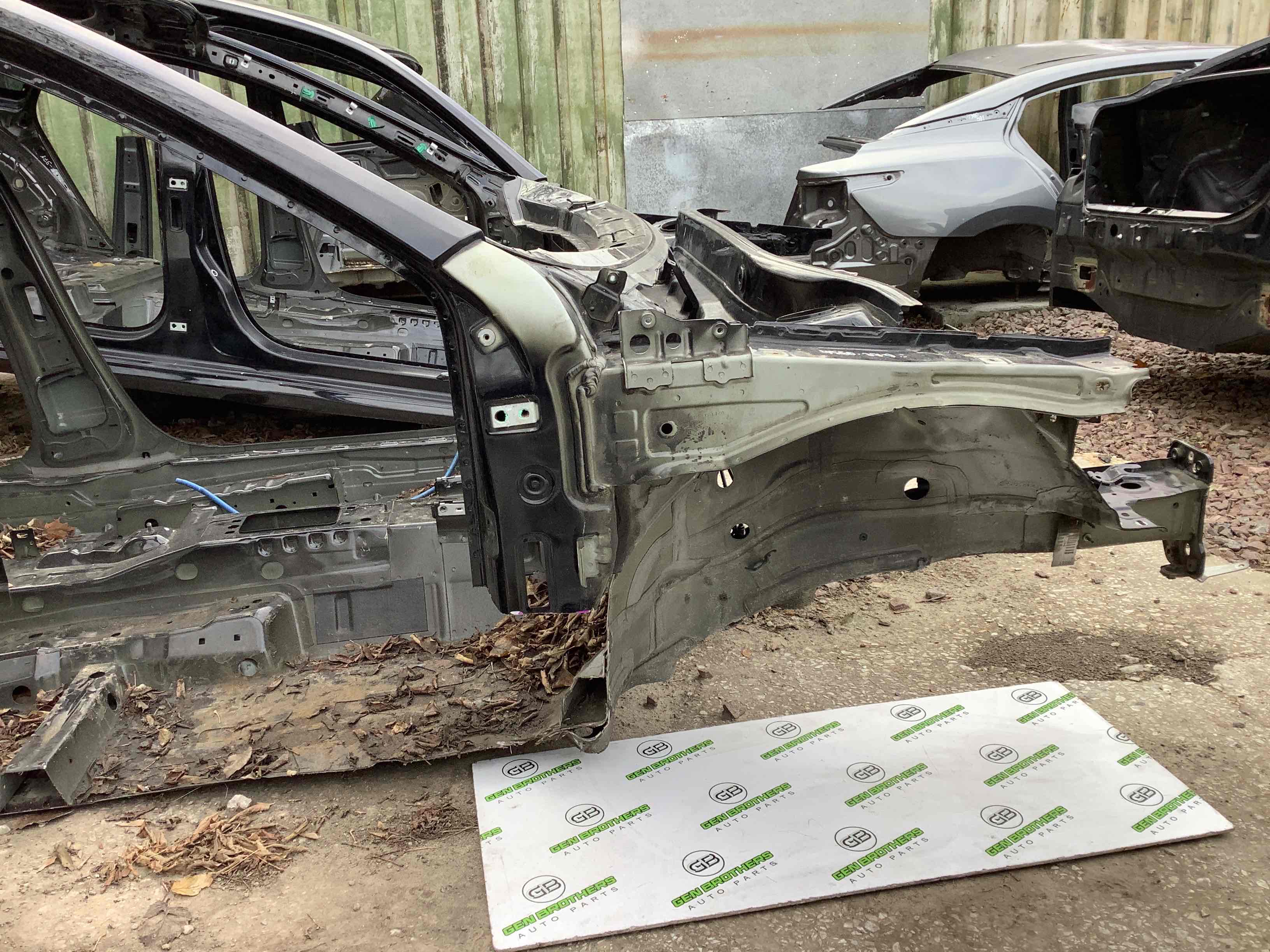 Чверть передня права