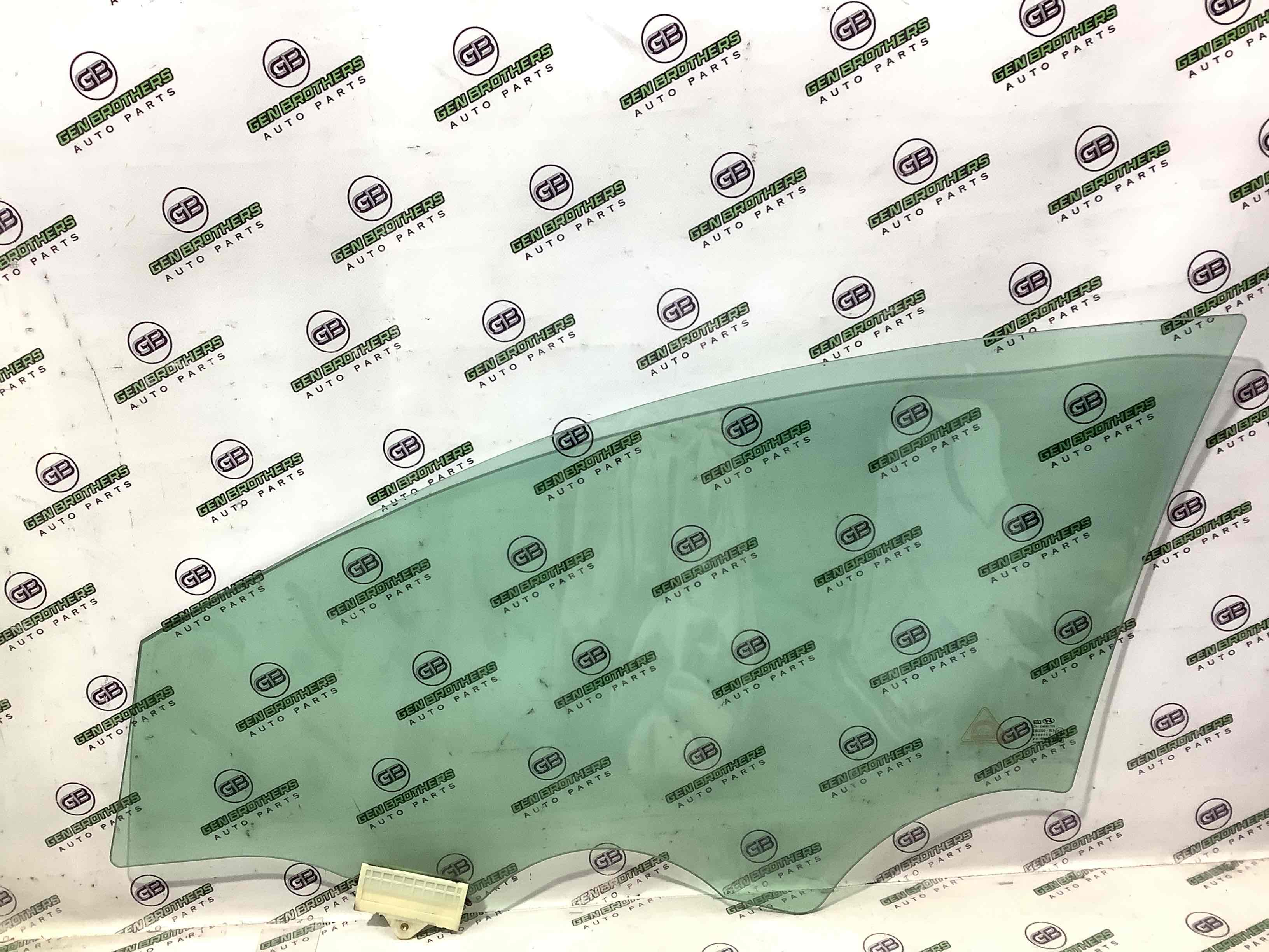 Скло переднє праве