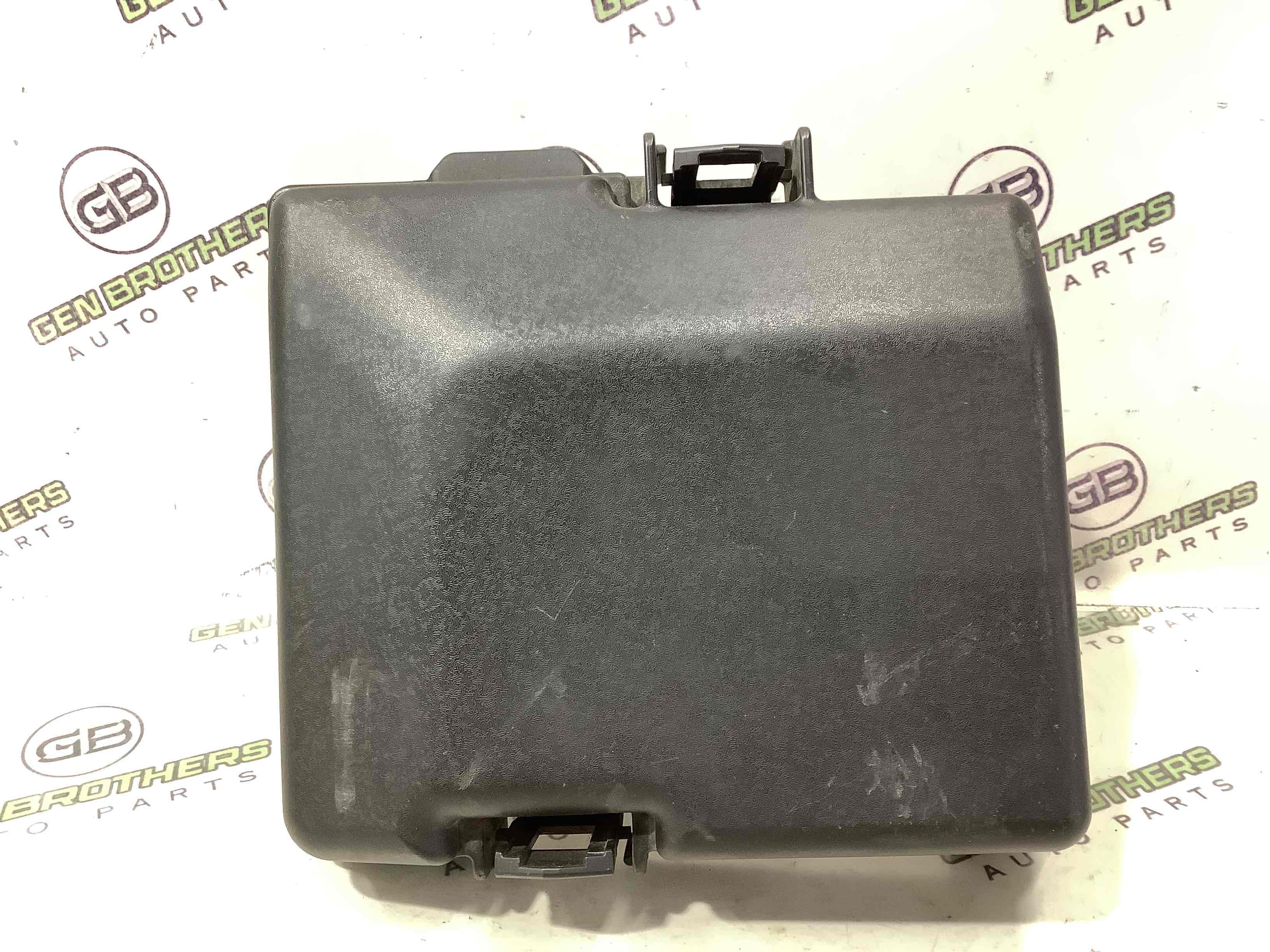 Кришка корпус блоку запобіжників