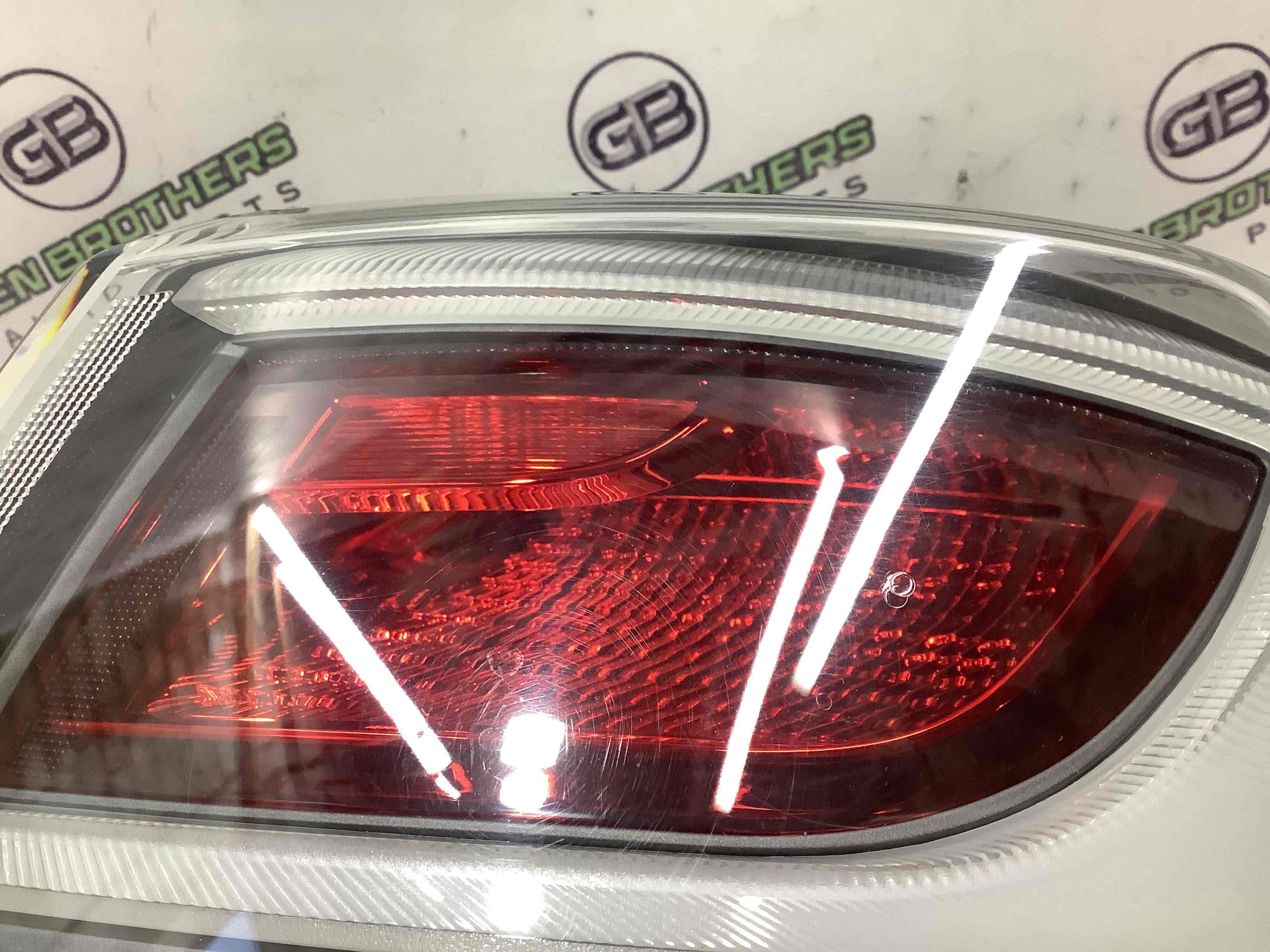 Ліхтар задній правий