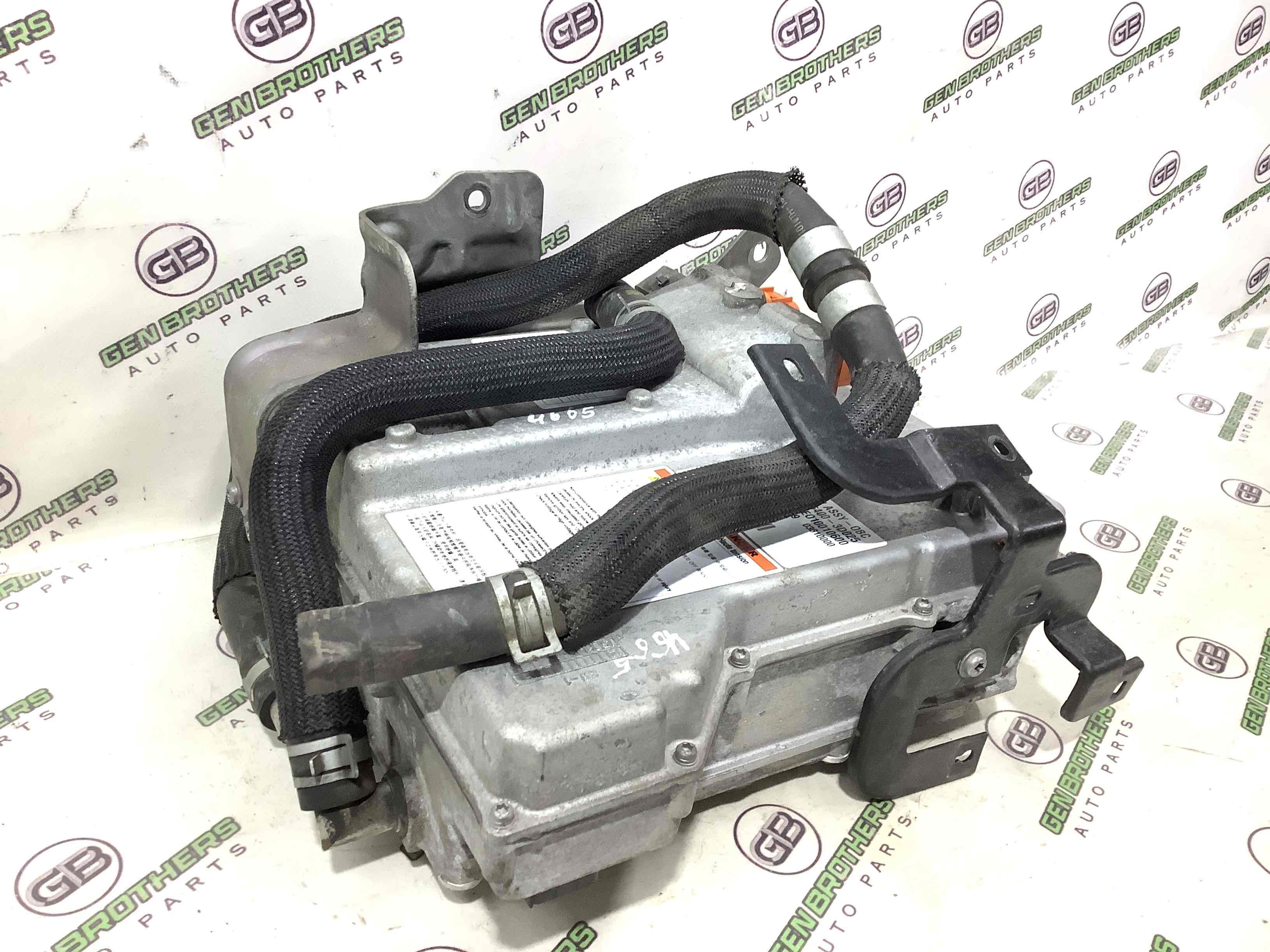 Акумуляторна батарея, кріплення та ін.