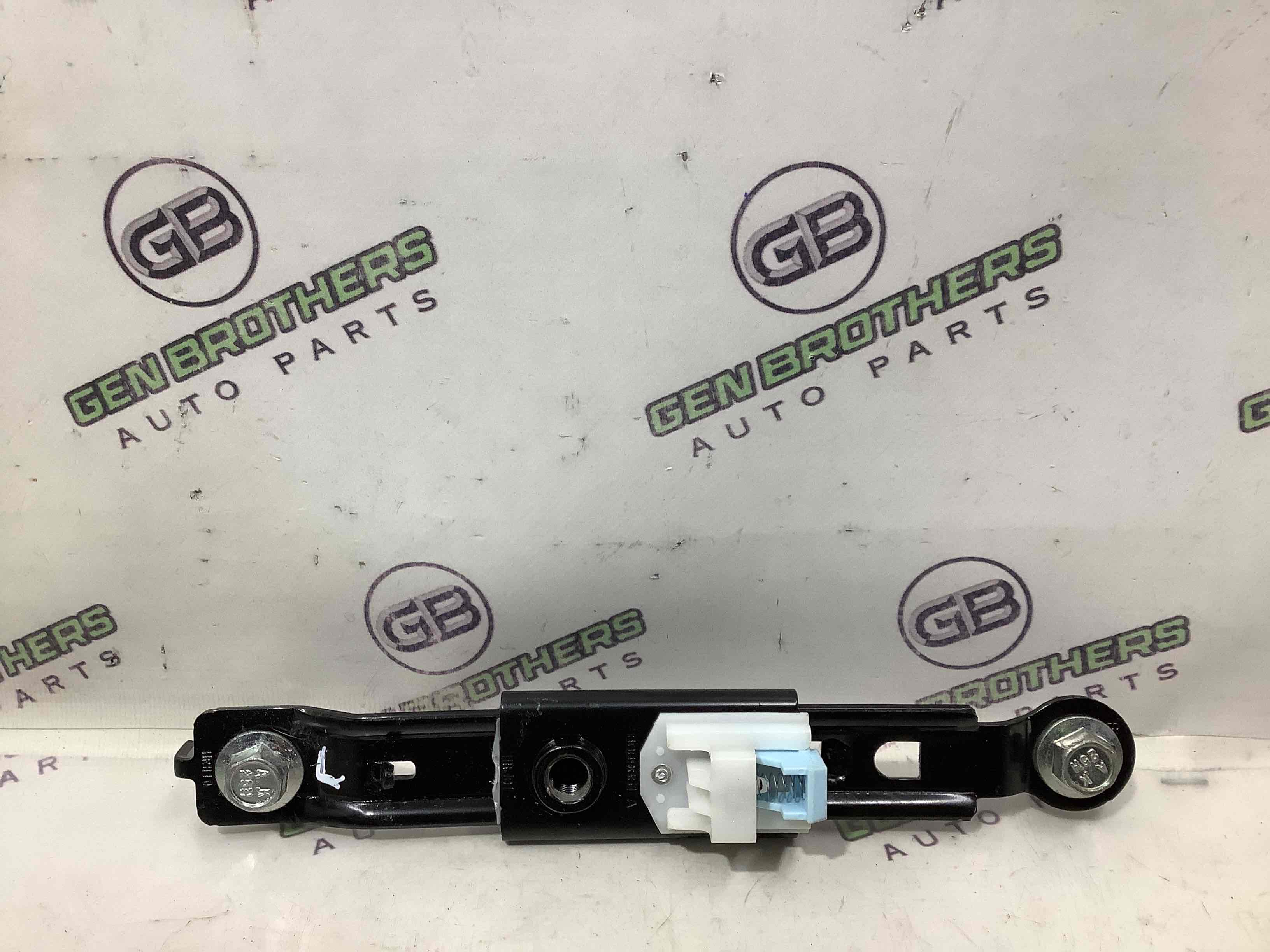 Регулятор висоти ременя безпеки