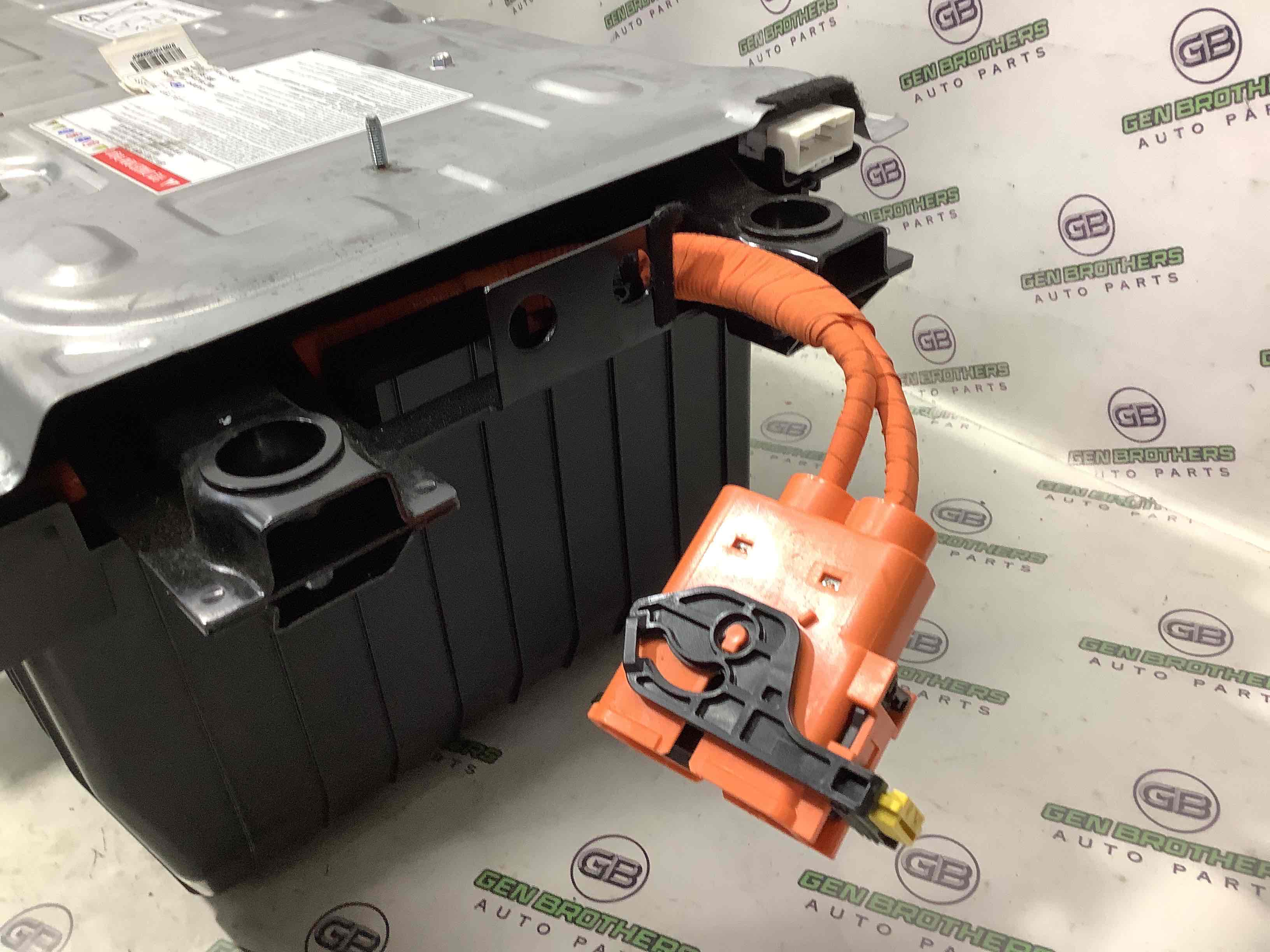 Акумуляторна батарея, кріплення та ін.