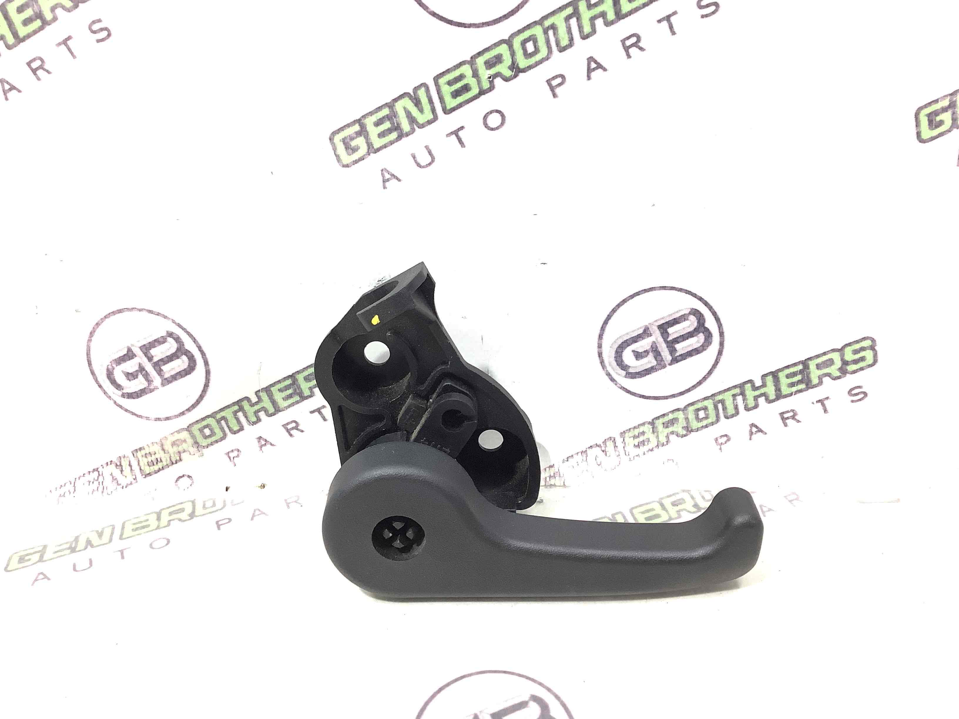 Ручка відкривання капота