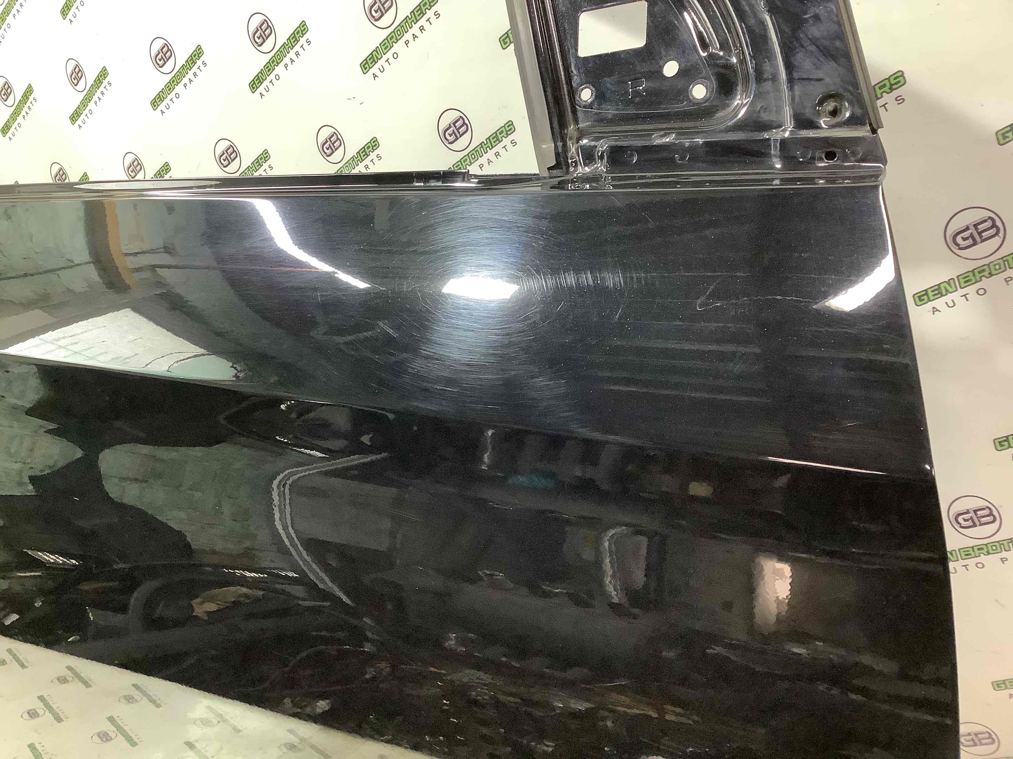 Двері передні права