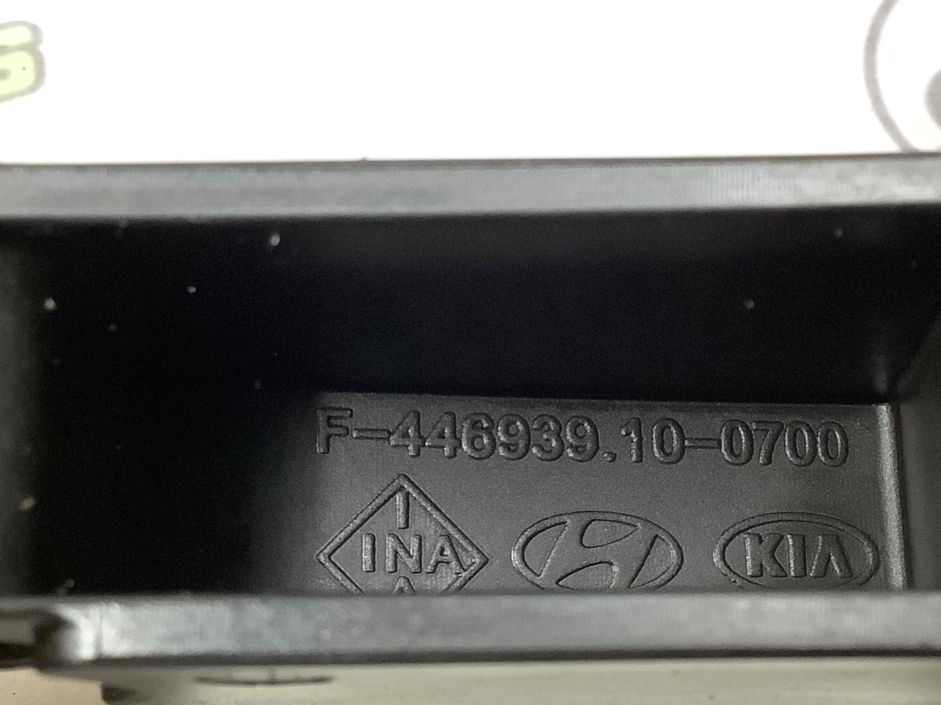 Механізм натягу ременя, ланцюга, ролика