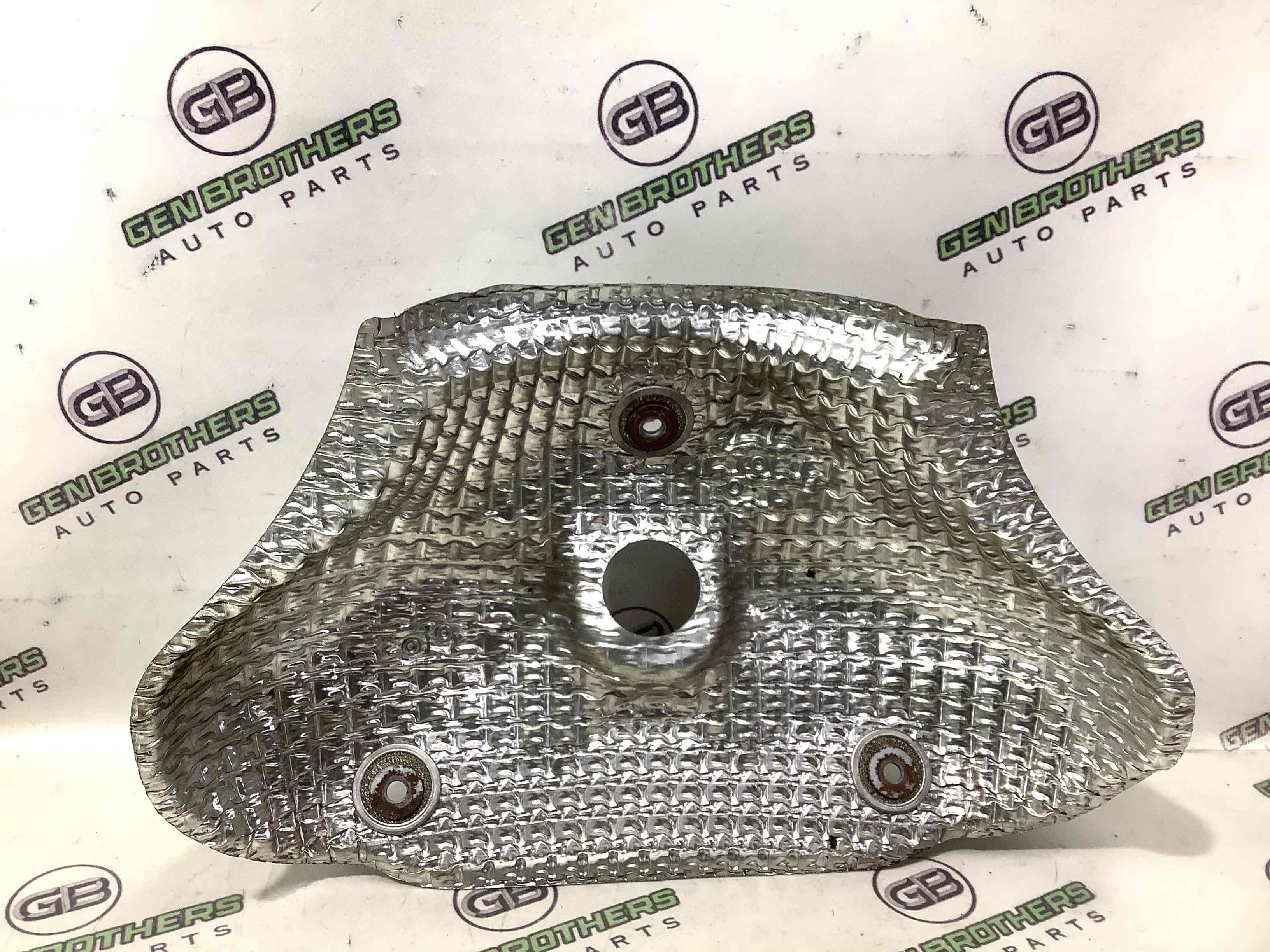 Теплоекран, пластикові ізолятори