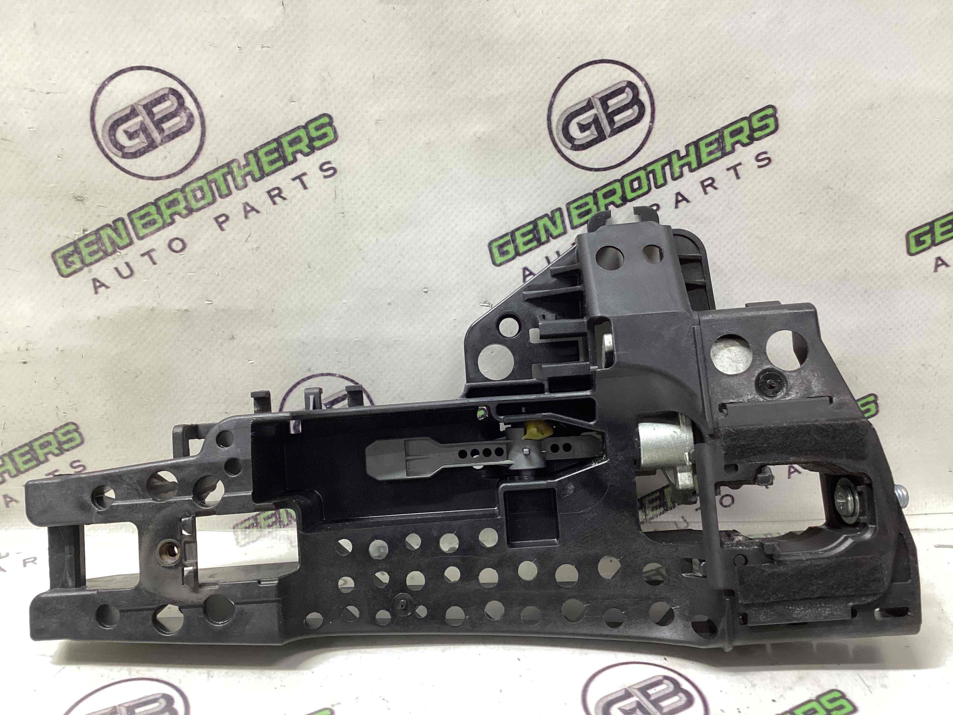 Кронштейн ручки дверей