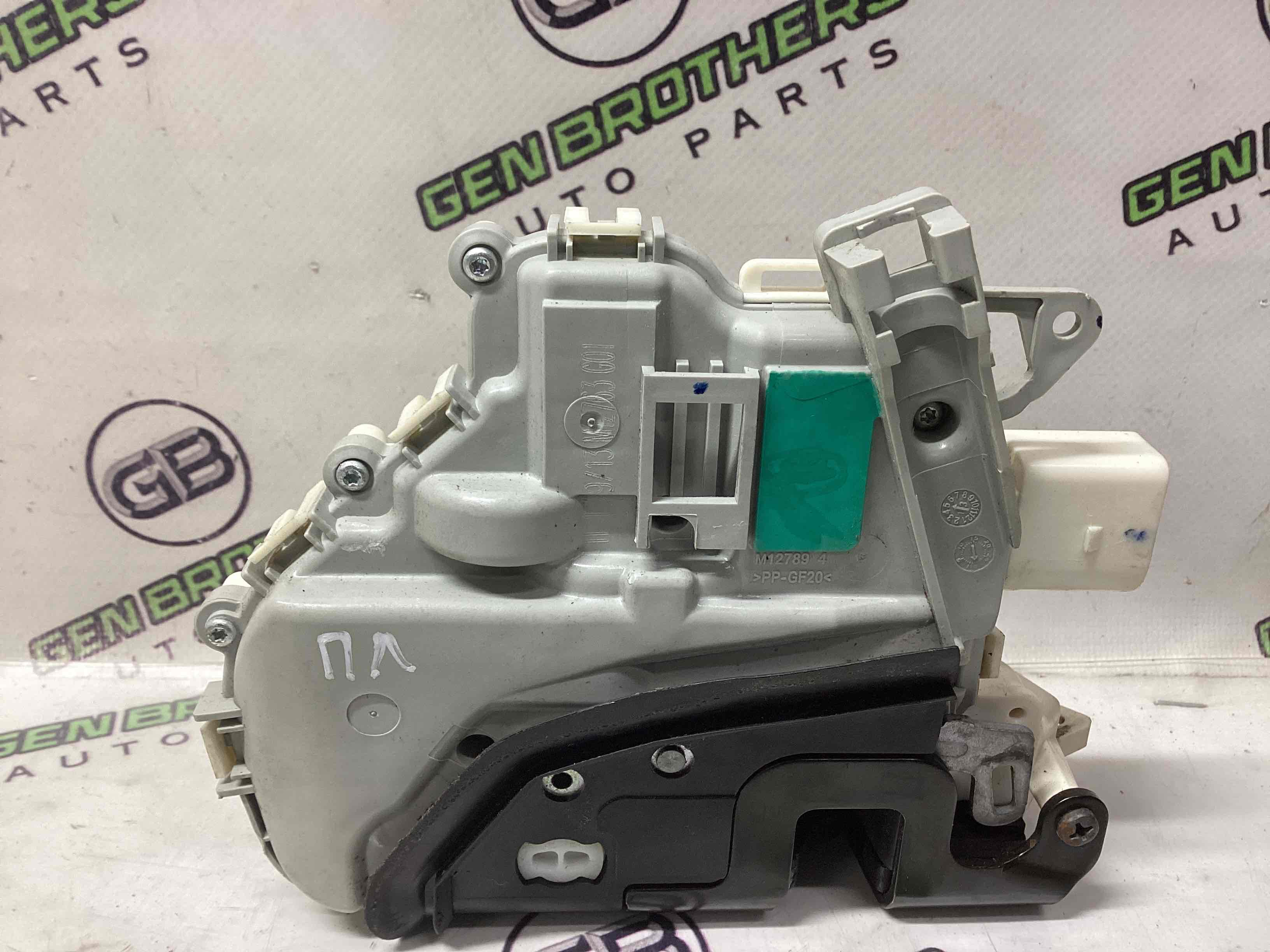 Замок дверей передньої лівої