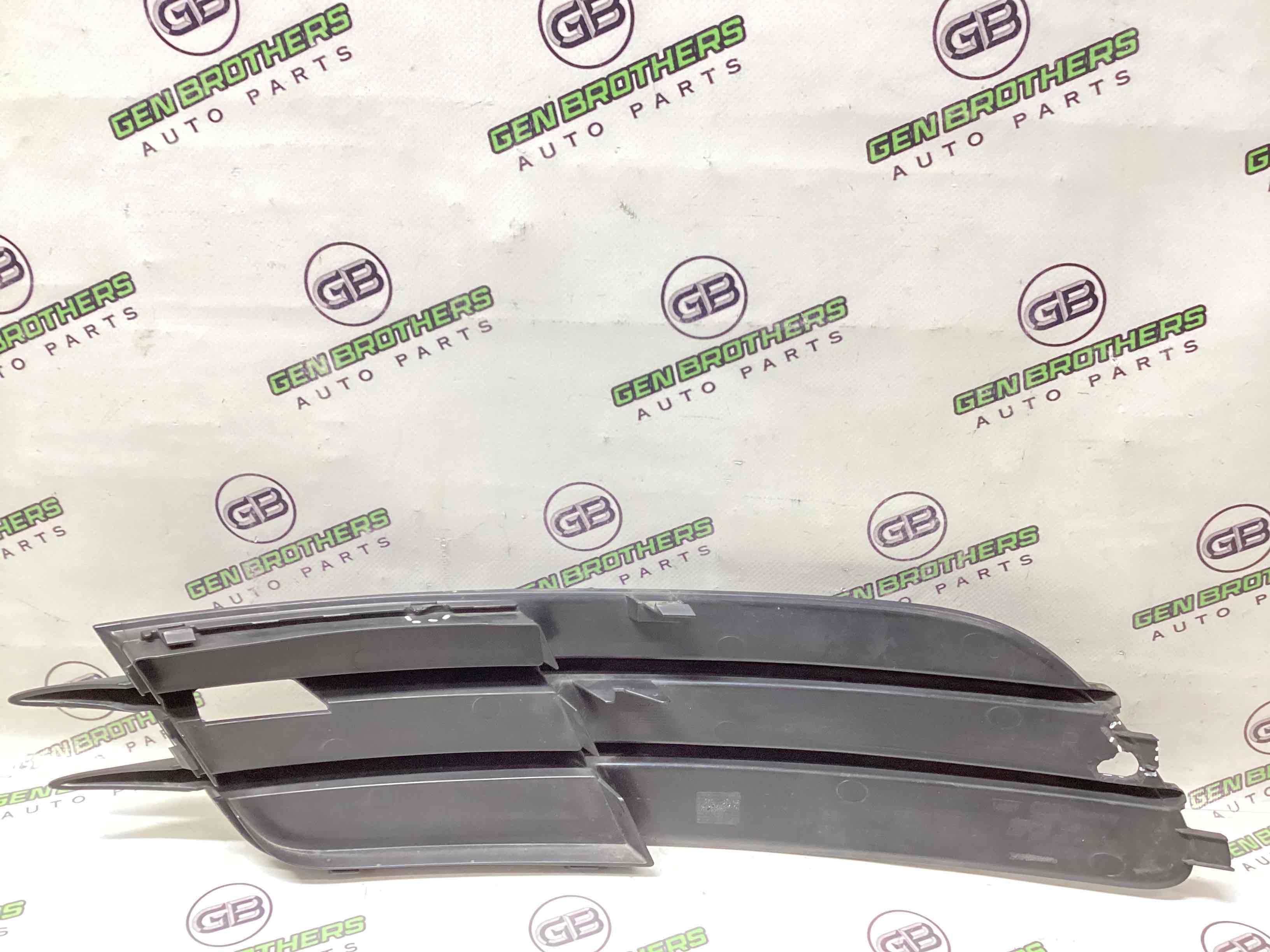 Заглушка, вставка решітка в бампер