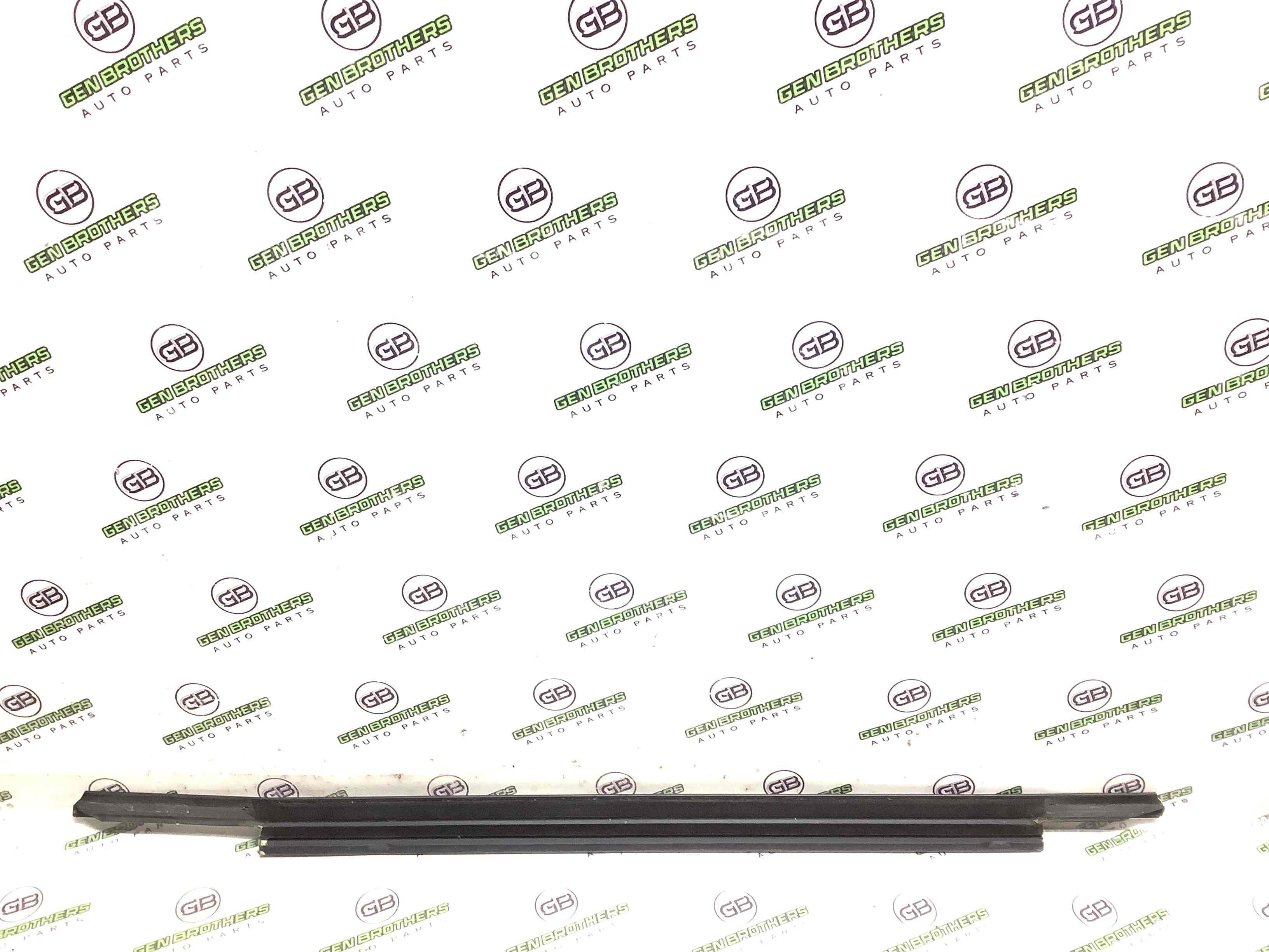 Молдинг двері задньої лівої