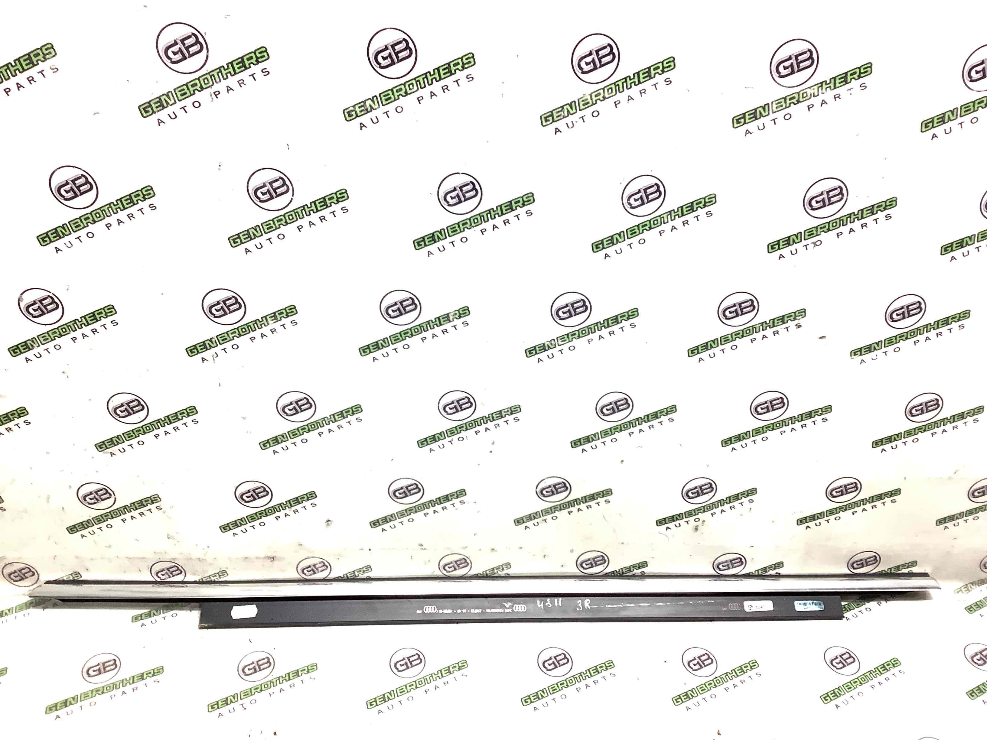 Молдинг двері задньої правої